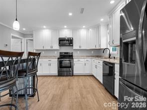 118 Tallyhoe Street — Forest City
