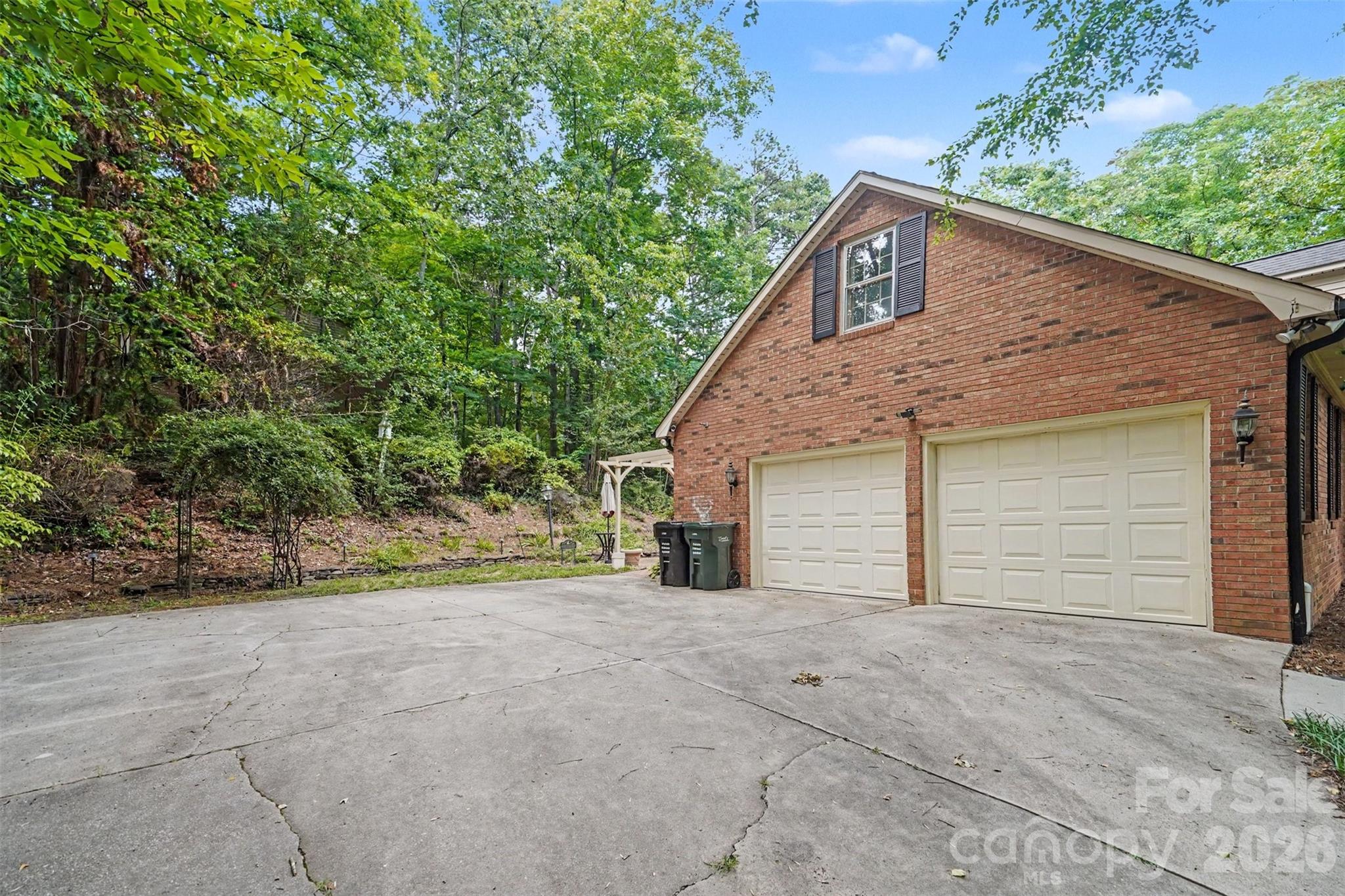 215 Chedworth Court — Concord