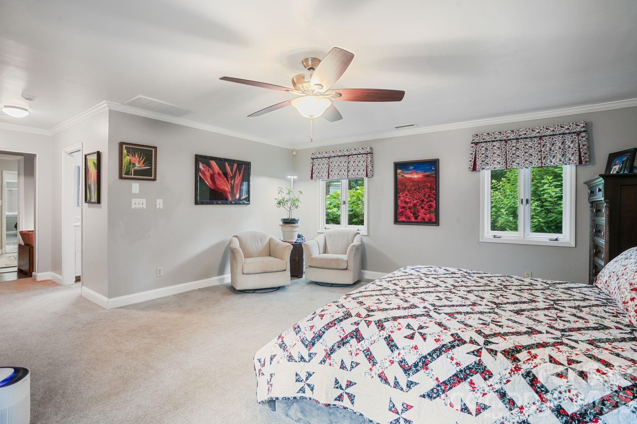 560 11th Avenue Circle NW — Hickory