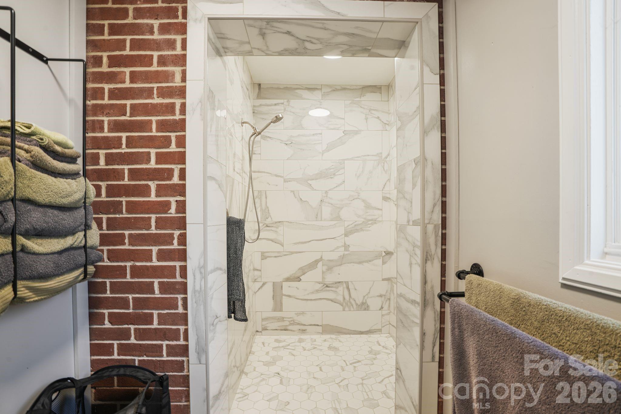 560 11th Avenue Circle NW — Hickory