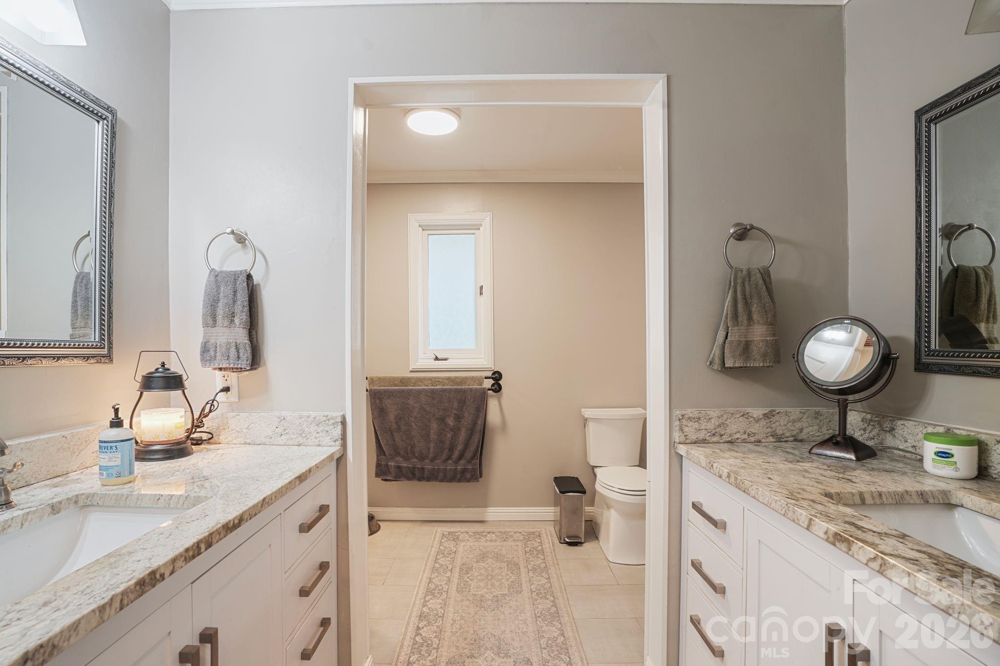 560 11th Avenue Circle NW — Hickory