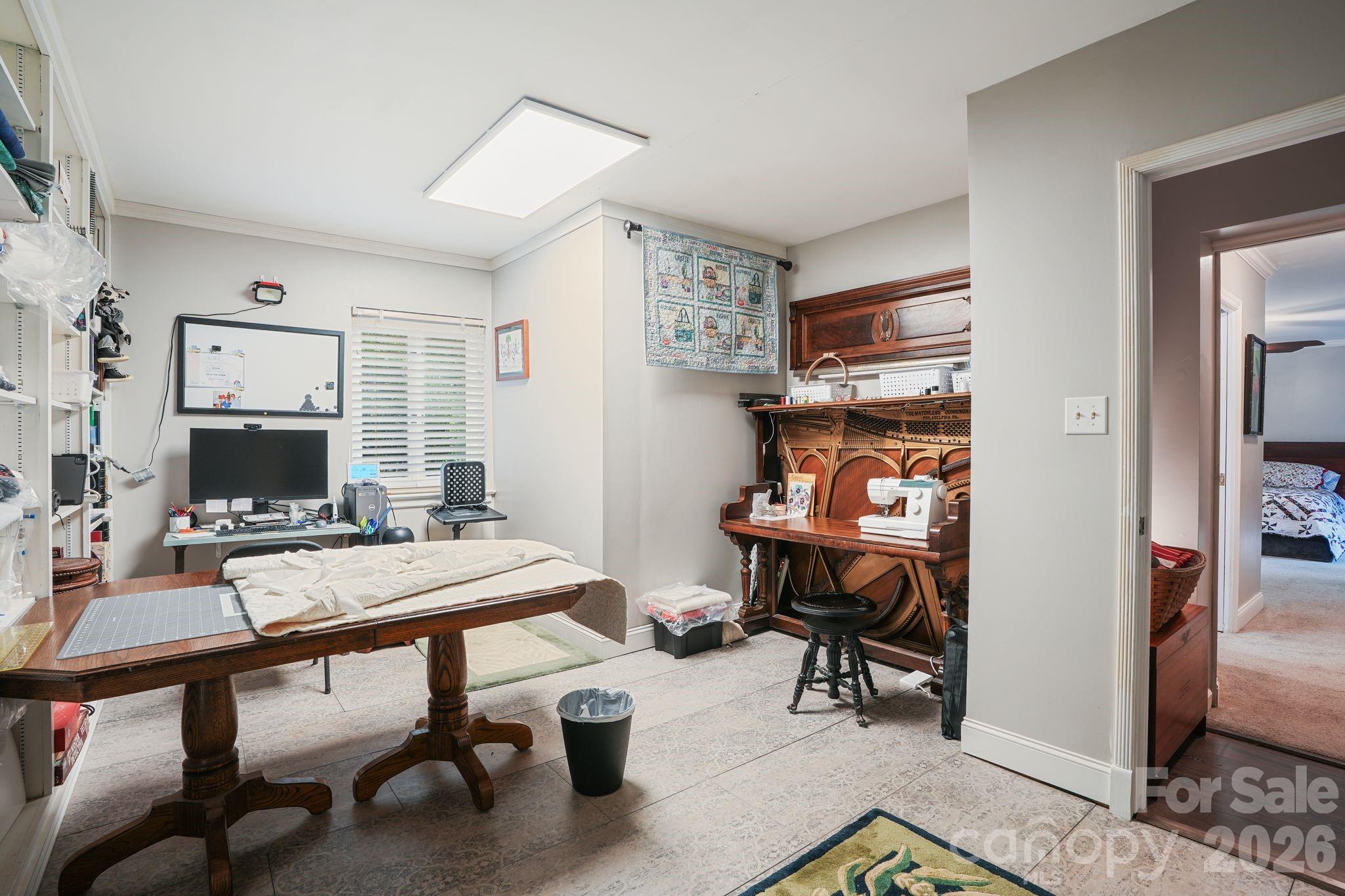 560 11th Avenue Circle NW — Hickory