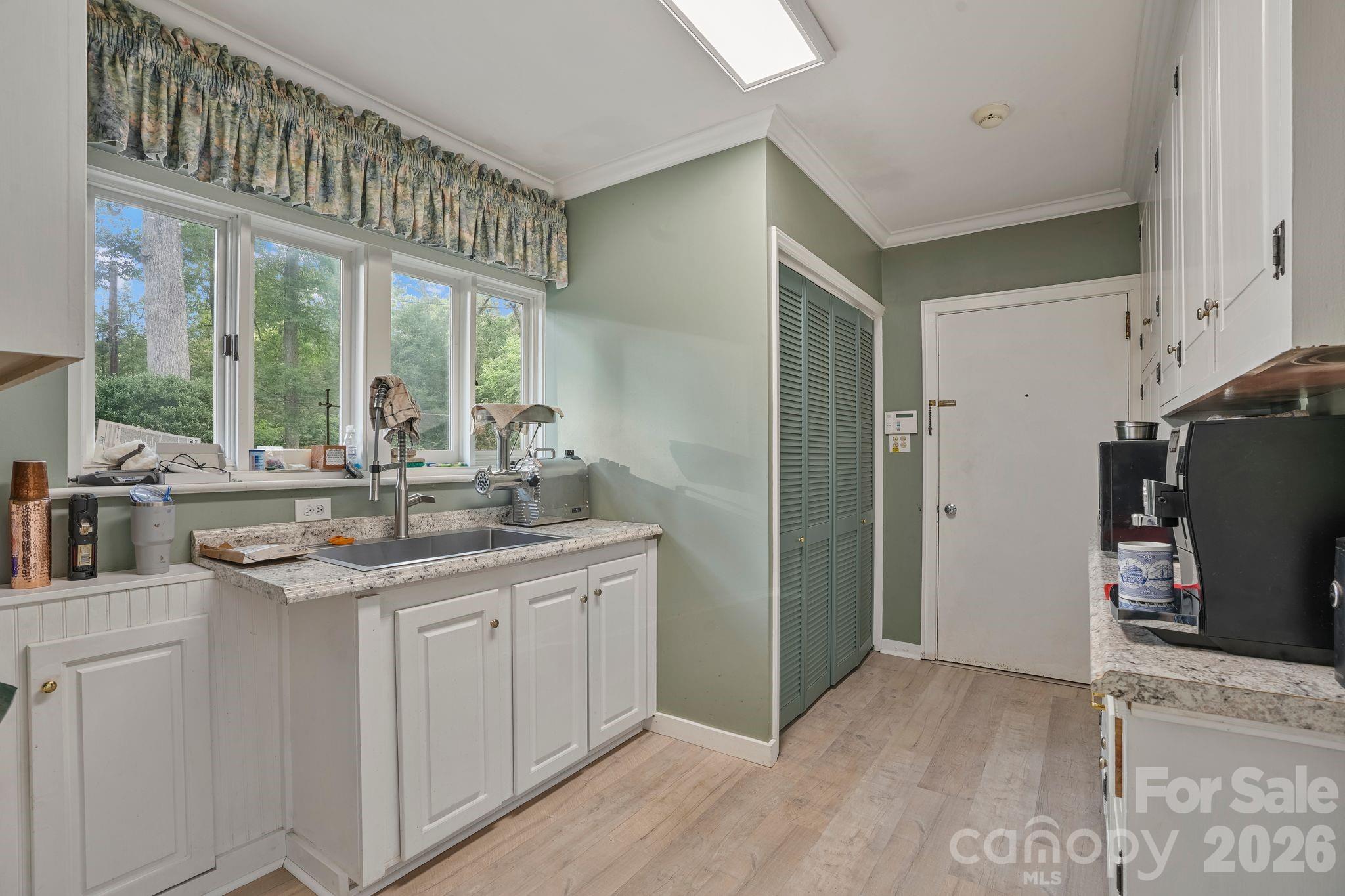 560 11th Avenue Circle NW — Hickory