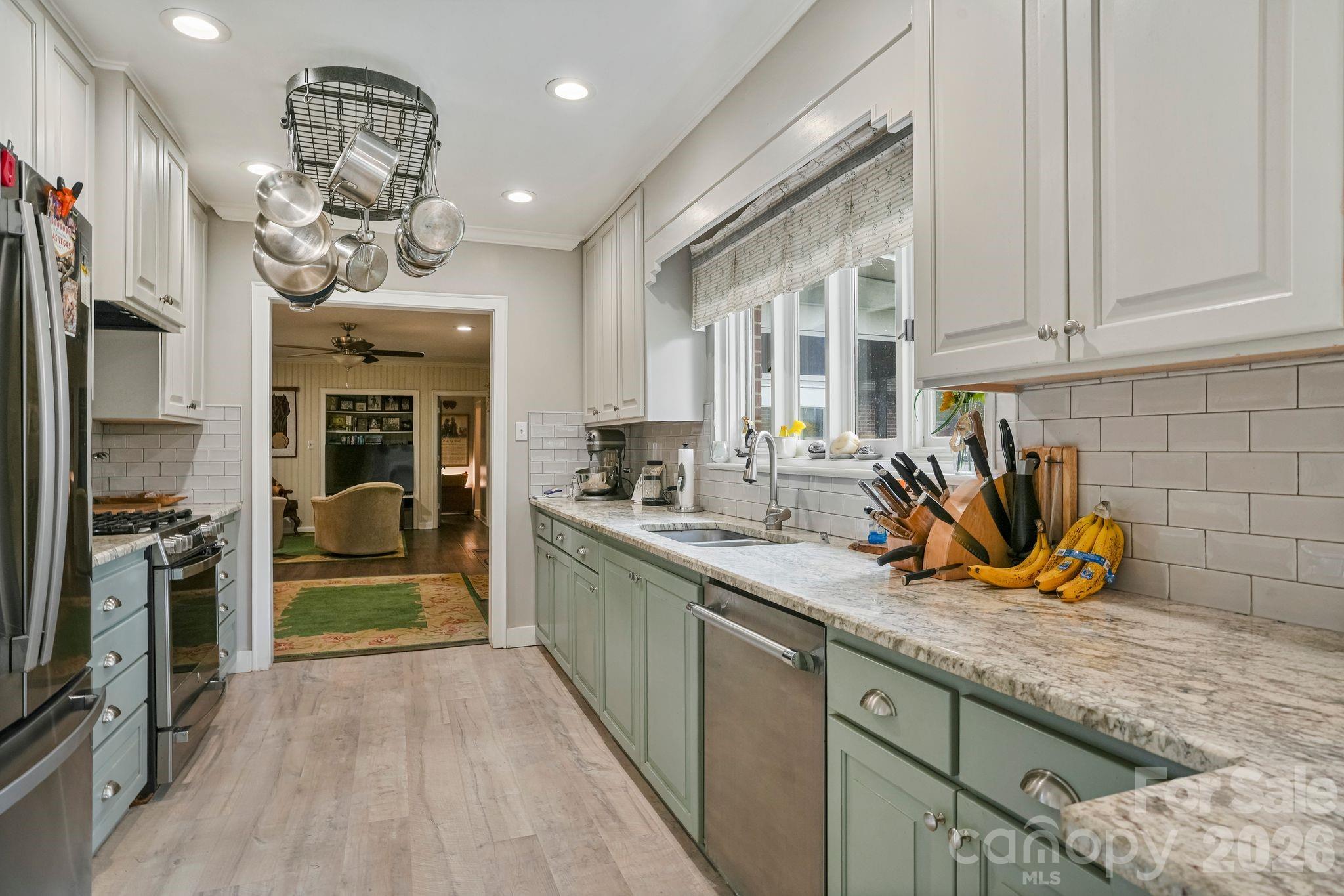 560 11th Avenue Circle NW — Hickory