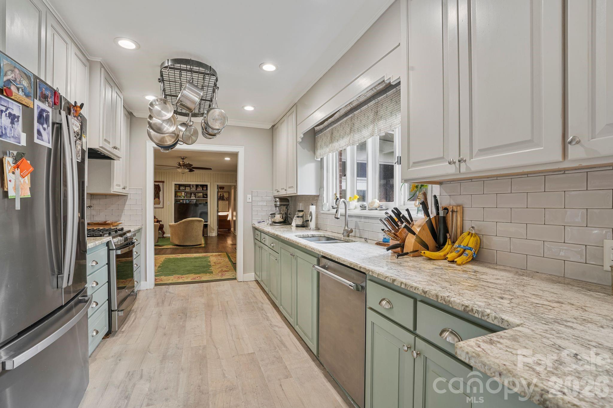 560 11th Avenue Circle NW — Hickory
