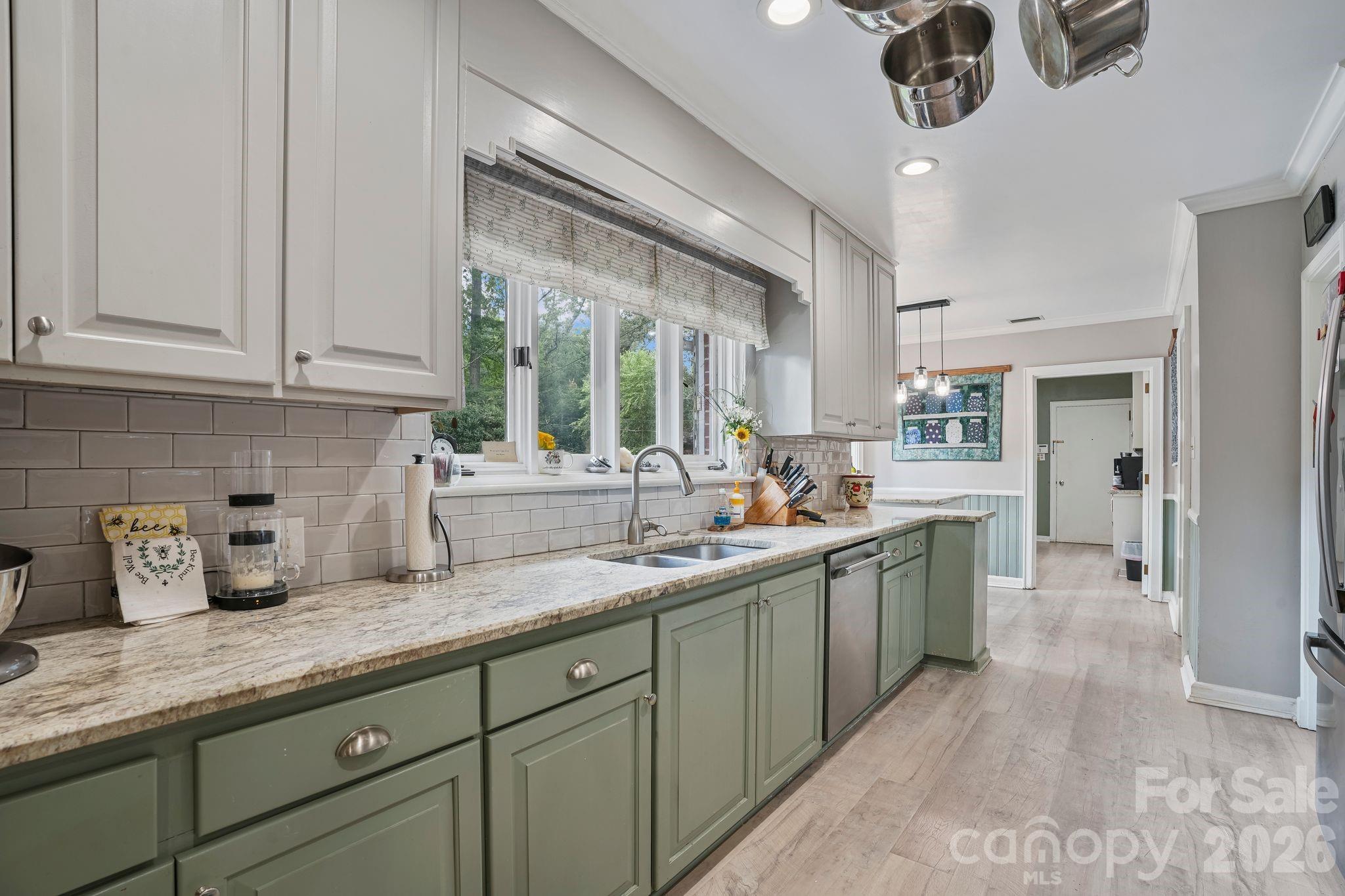 560 11th Avenue Circle NW — Hickory