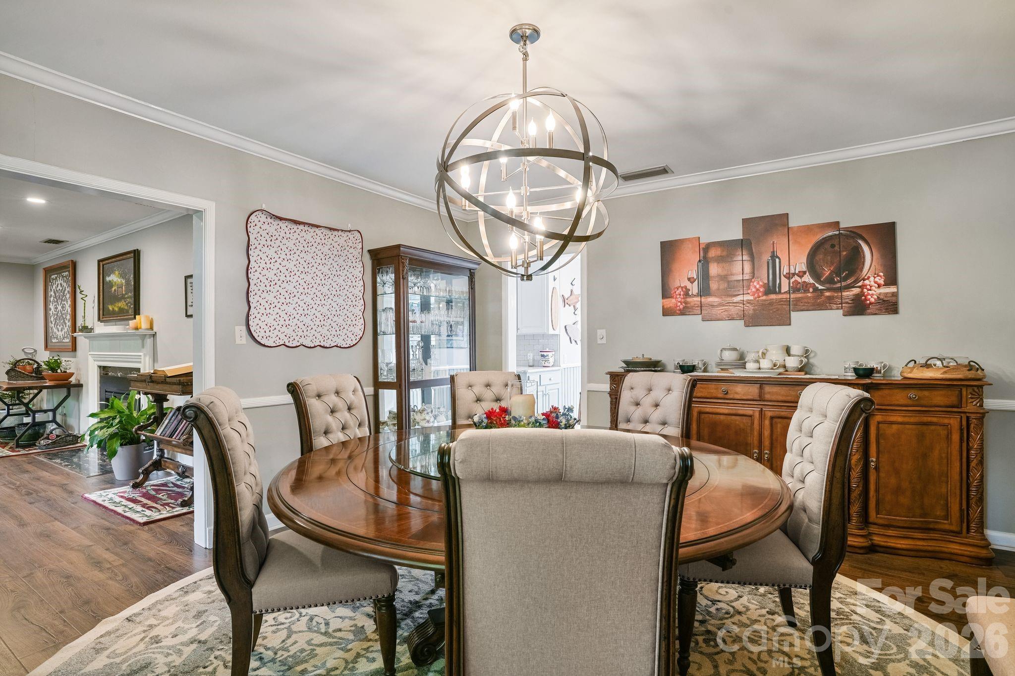 560 11th Avenue Circle NW — Hickory