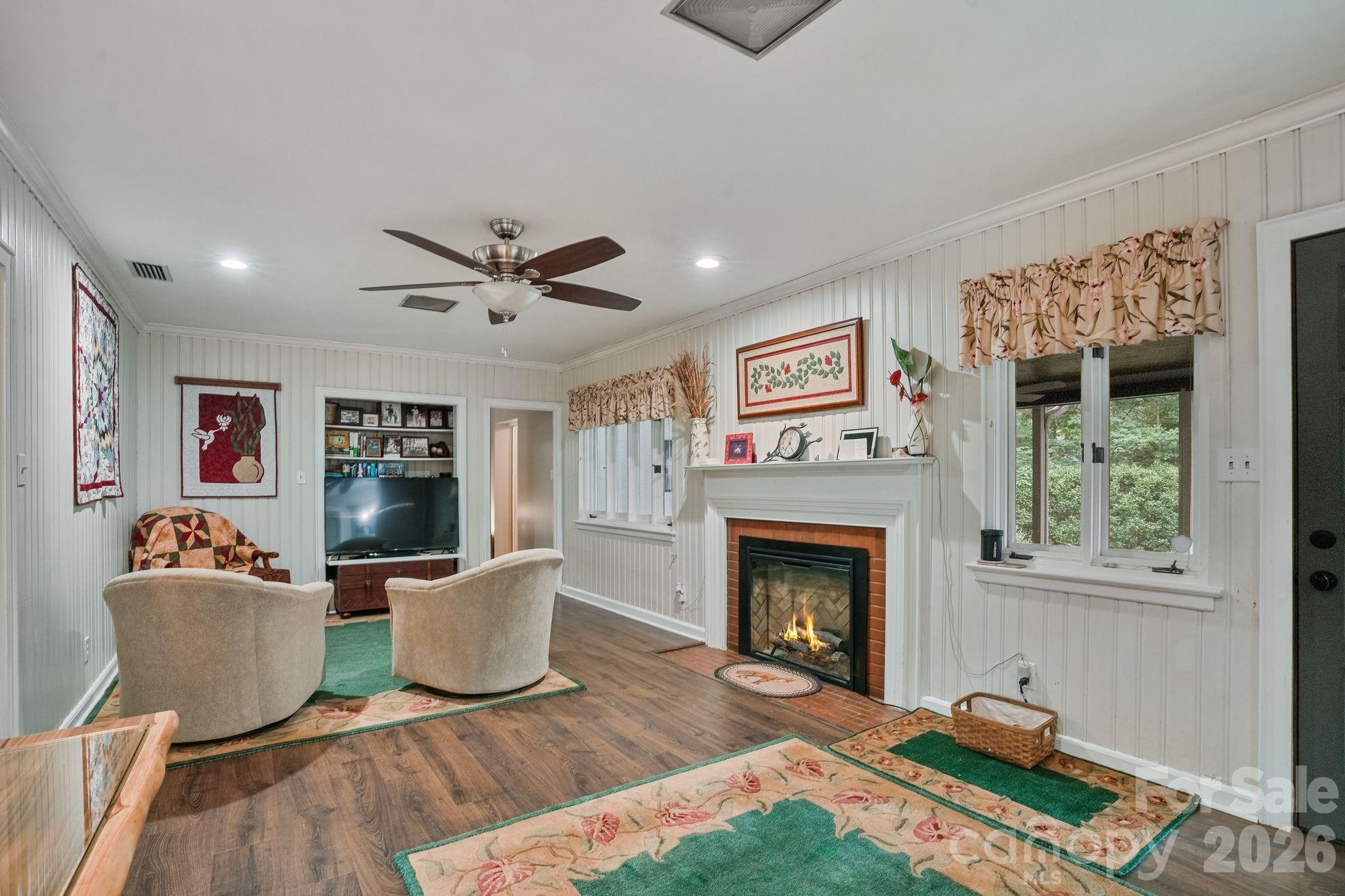560 11th Avenue Circle NW — Hickory