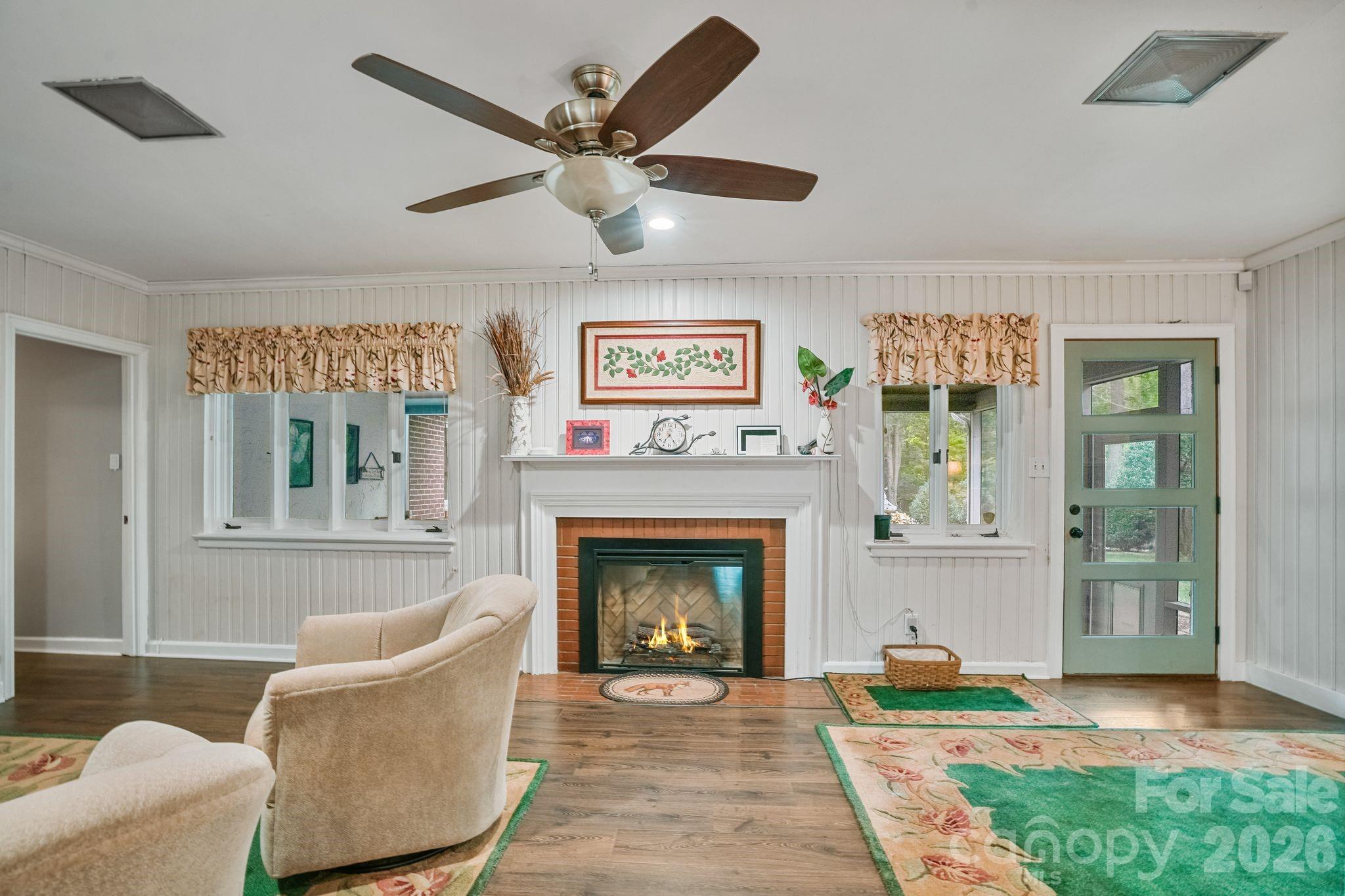 560 11th Avenue Circle NW — Hickory