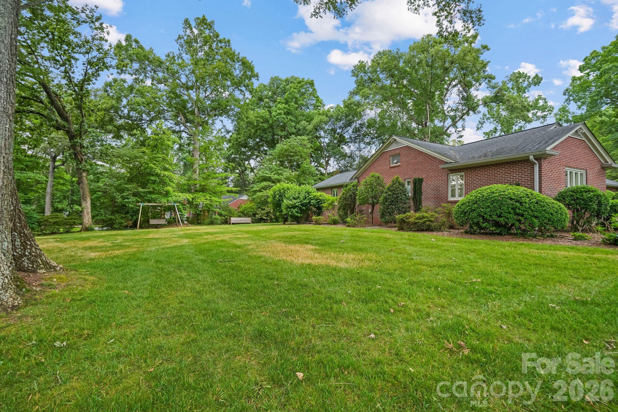 560 11th Avenue Circle NW — Hickory