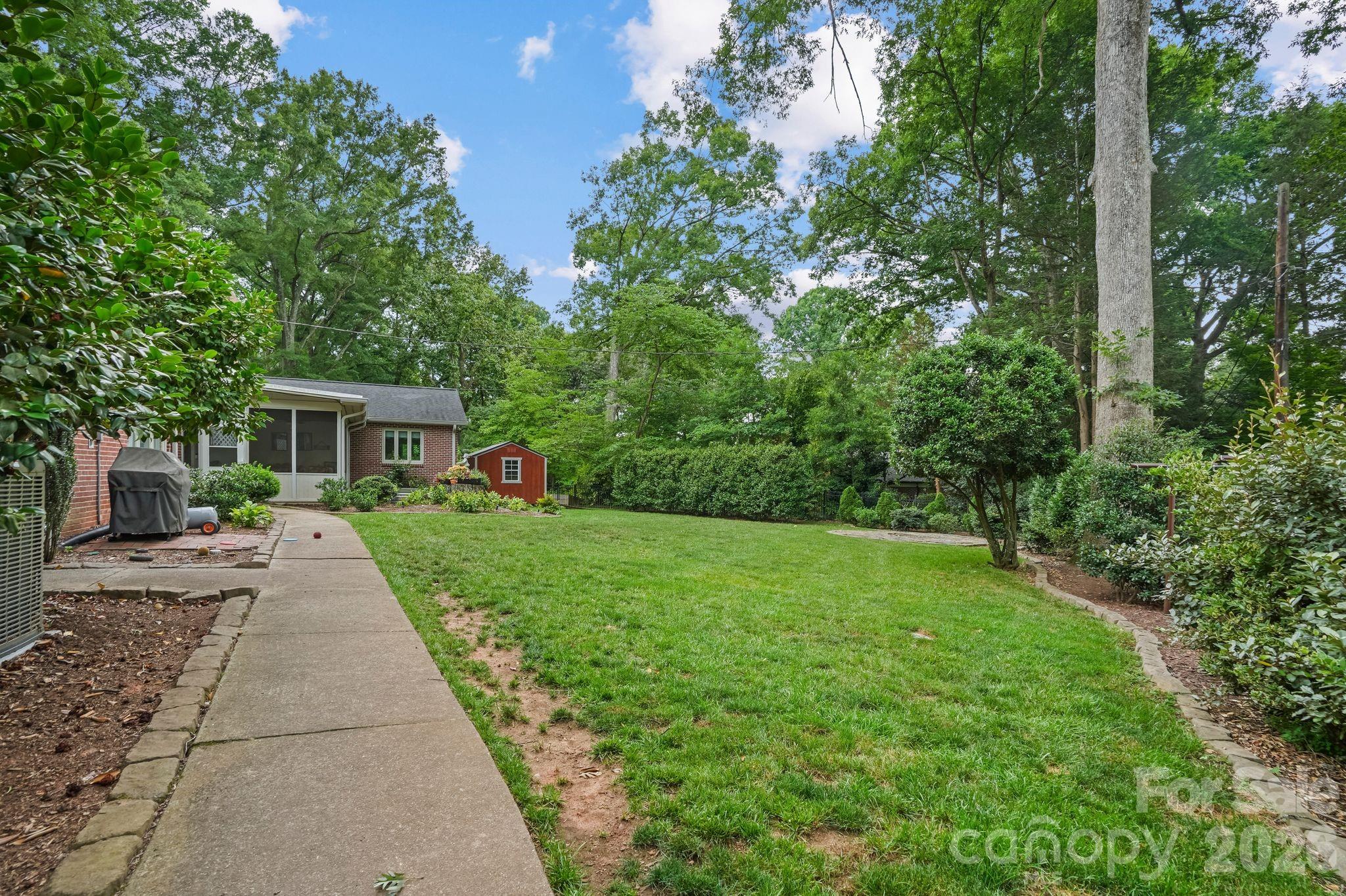 560 11th Avenue Circle NW — Hickory
