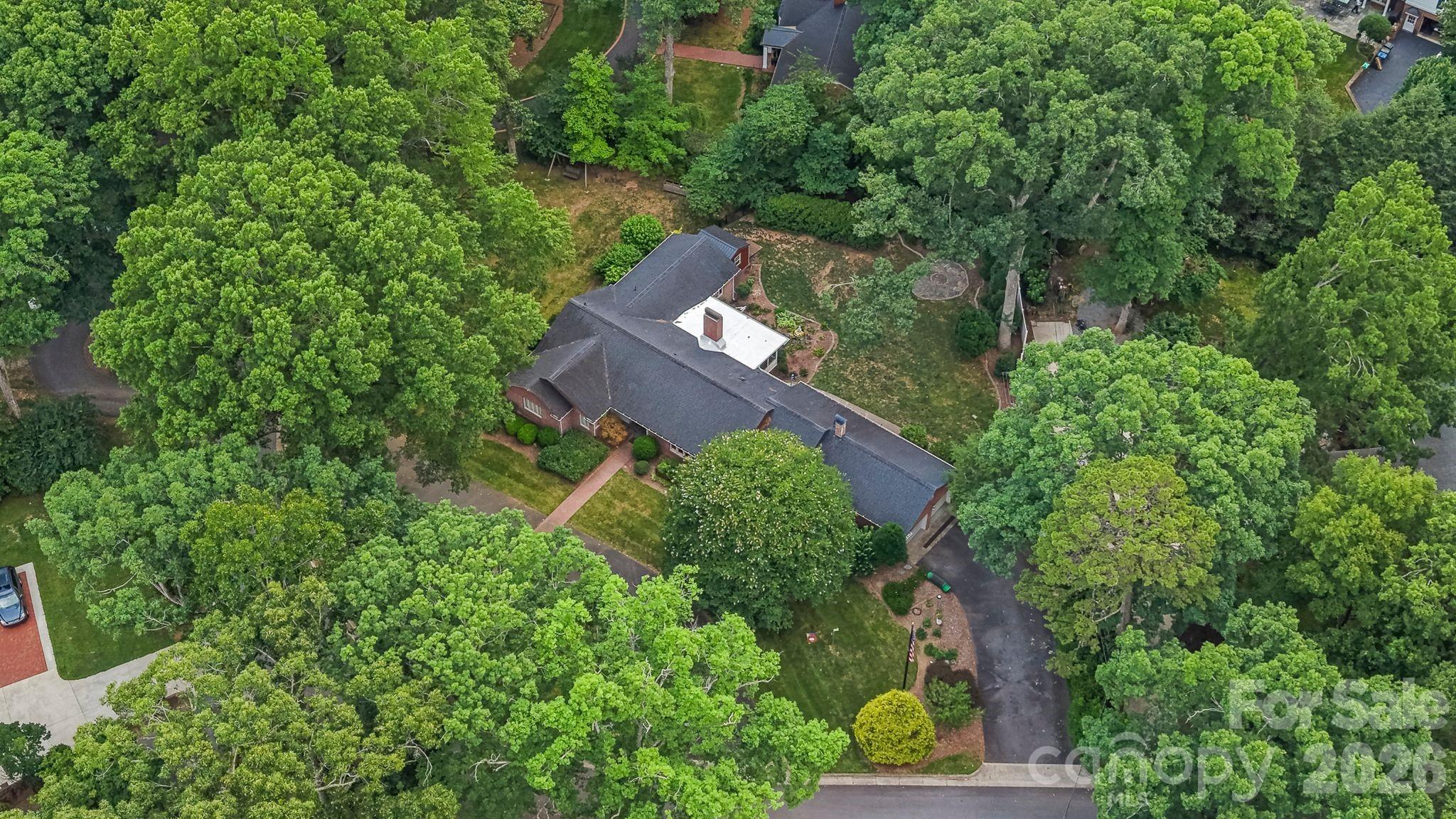 560 11th Avenue Circle NW — Hickory