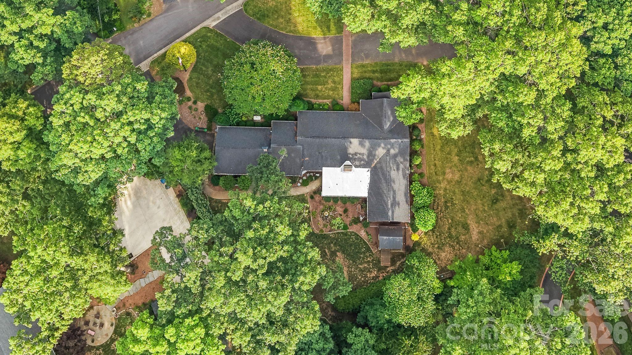 560 11th Avenue Circle NW — Hickory