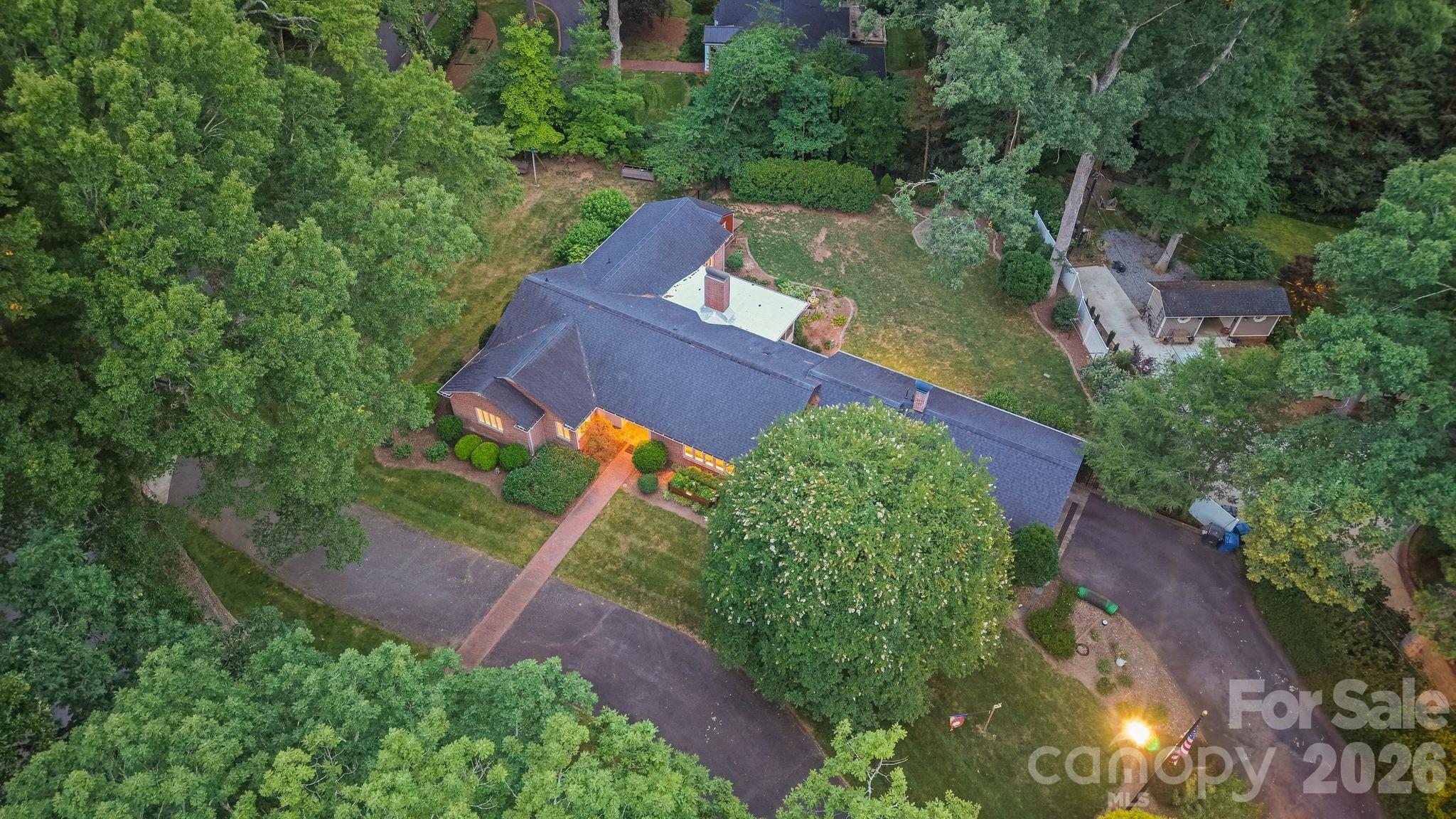 560 11th Avenue Circle NW — Hickory