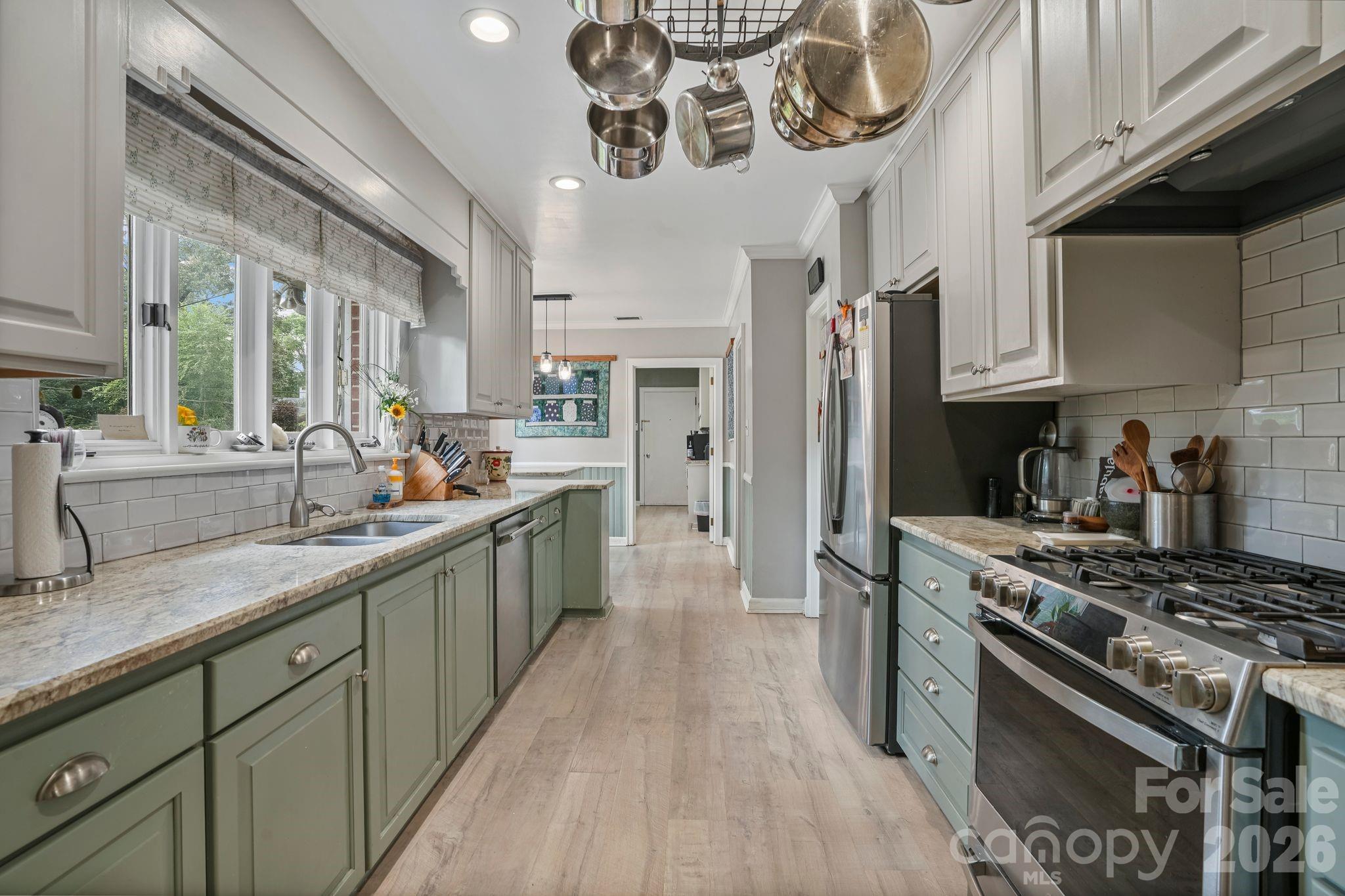 560 11th Avenue Circle NW — Hickory
