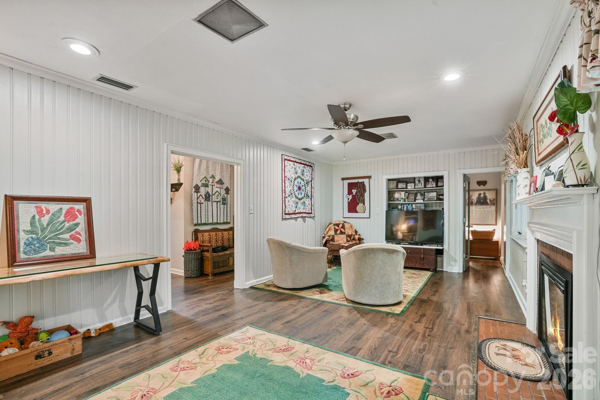 560 11th Avenue Circle NW — Hickory
