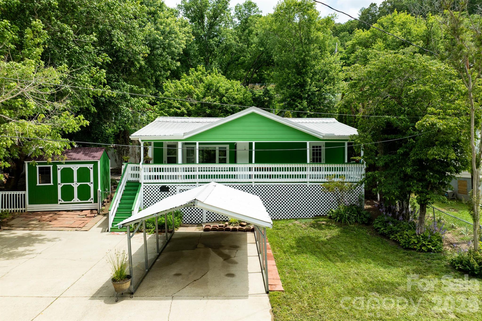 389 Rollins Road — Marshall