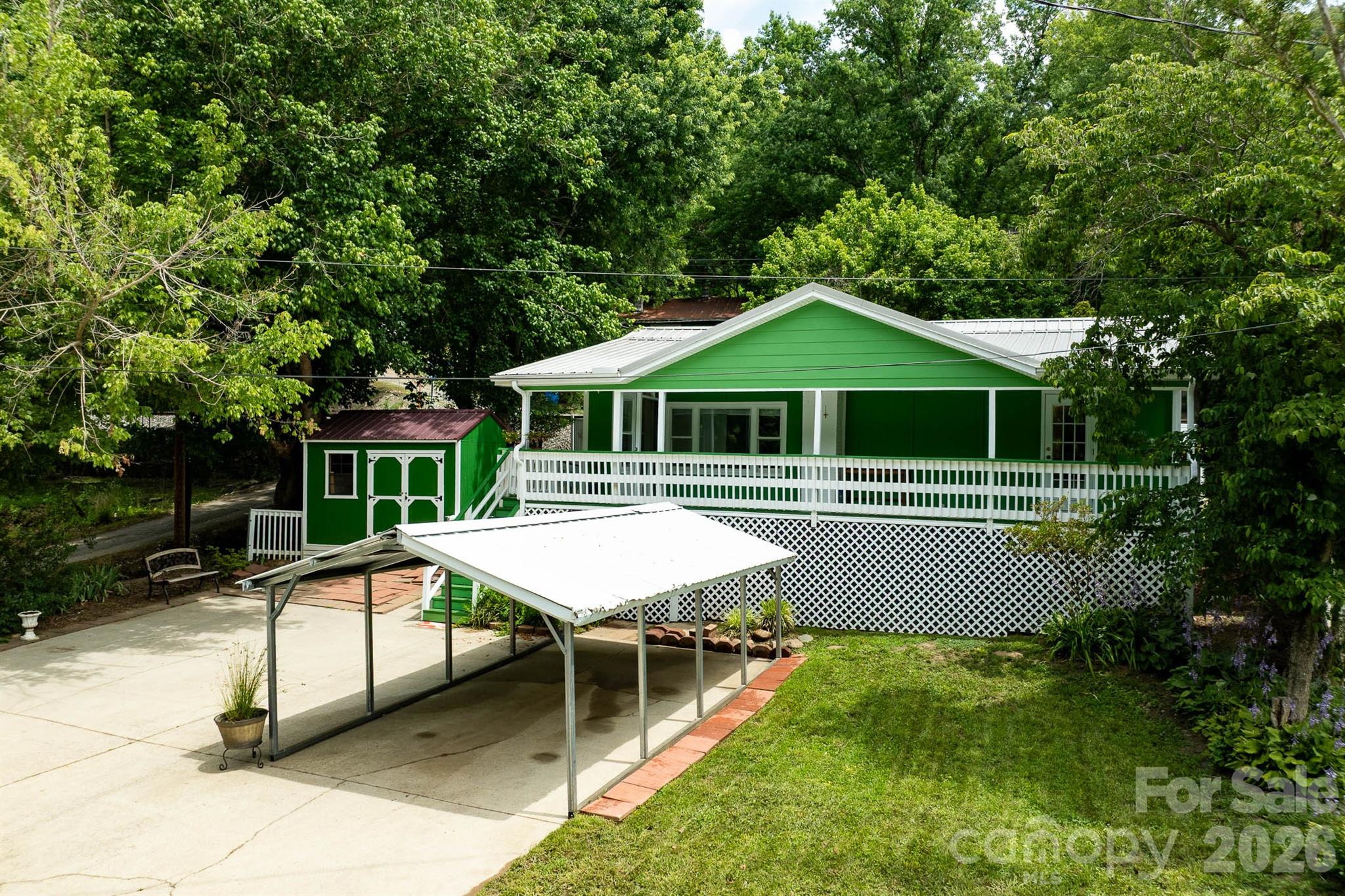 389 Rollins Road — Marshall