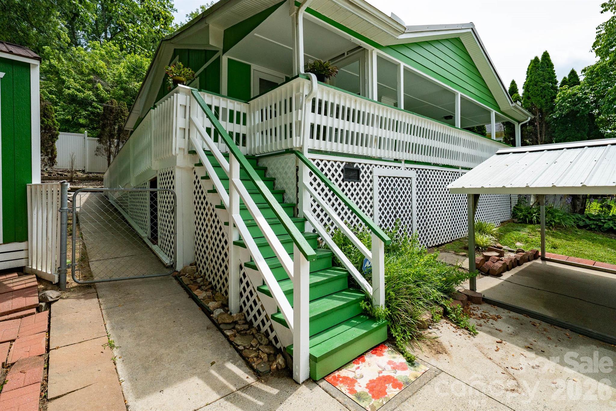 389 Rollins Road — Marshall