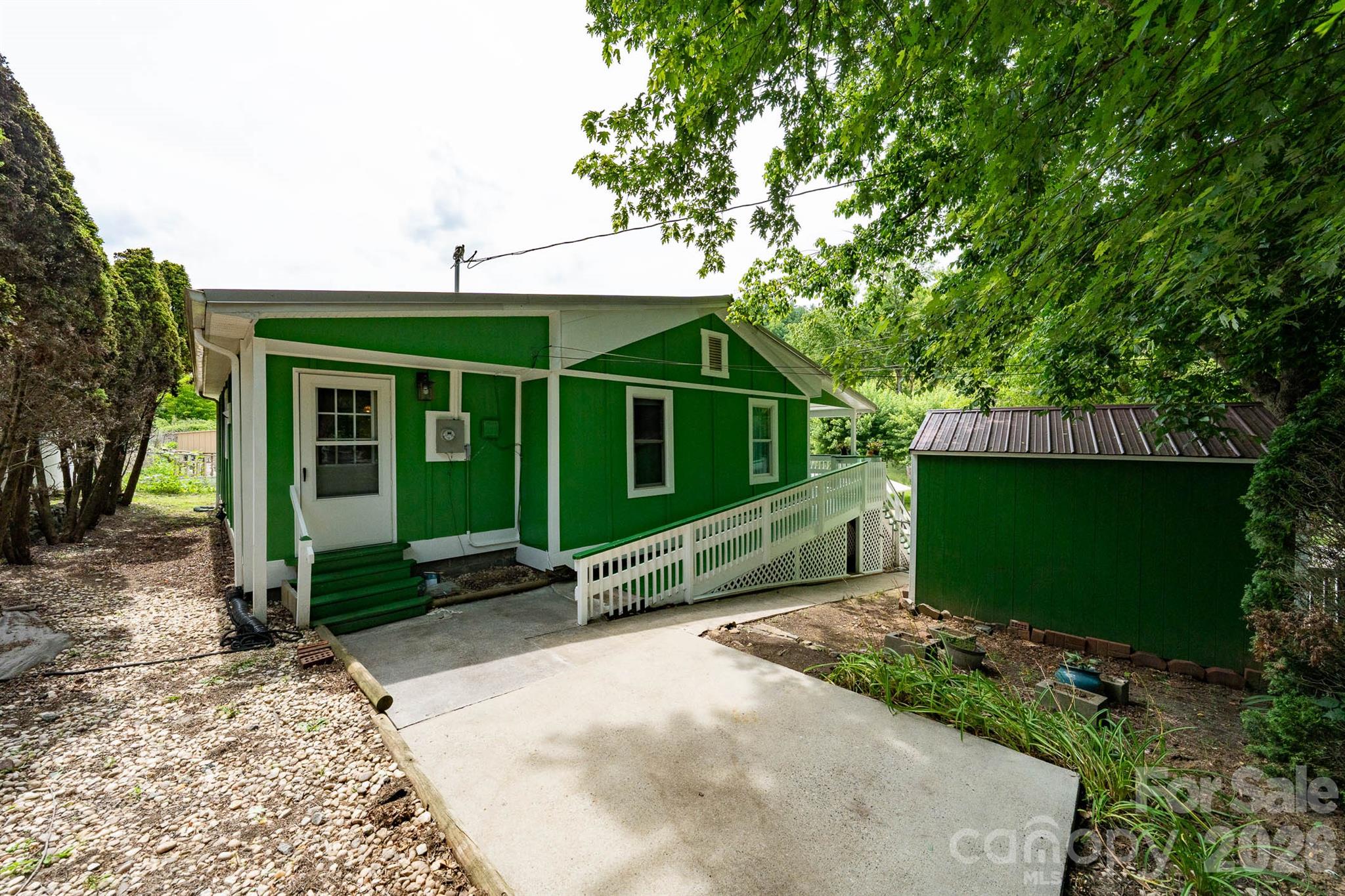 389 Rollins Road — Marshall