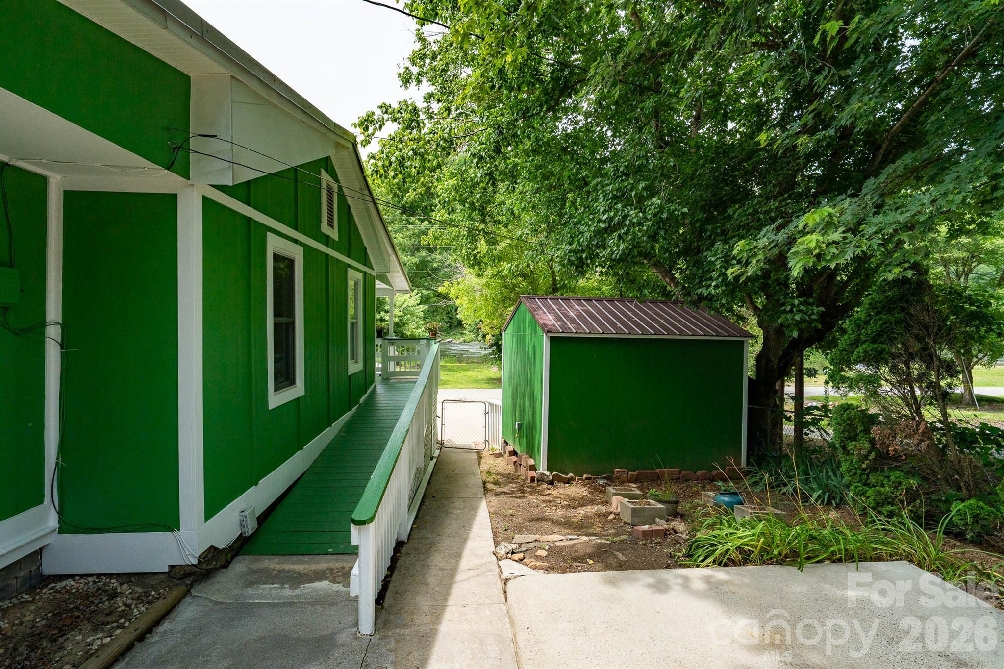 389 Rollins Road — Marshall
