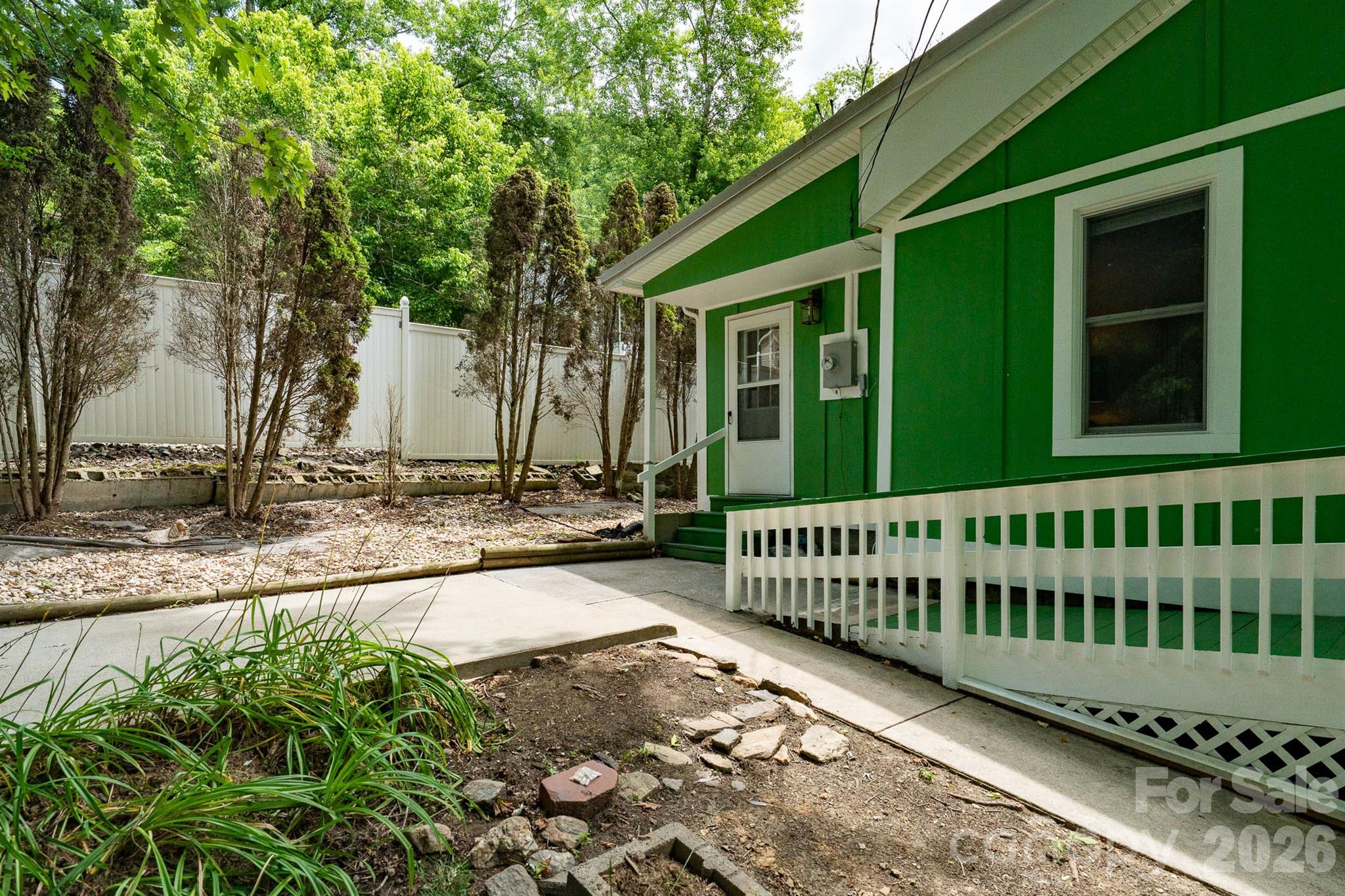 389 Rollins Road — Marshall