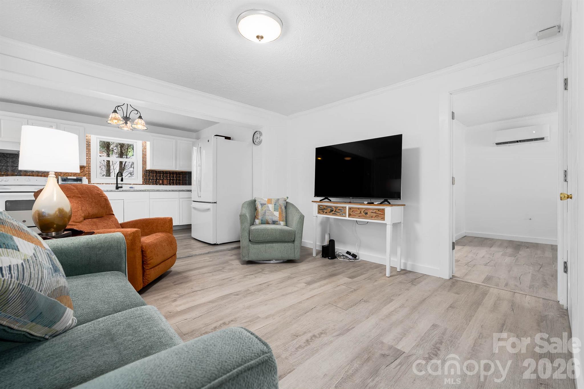 389 Rollins Road — Marshall