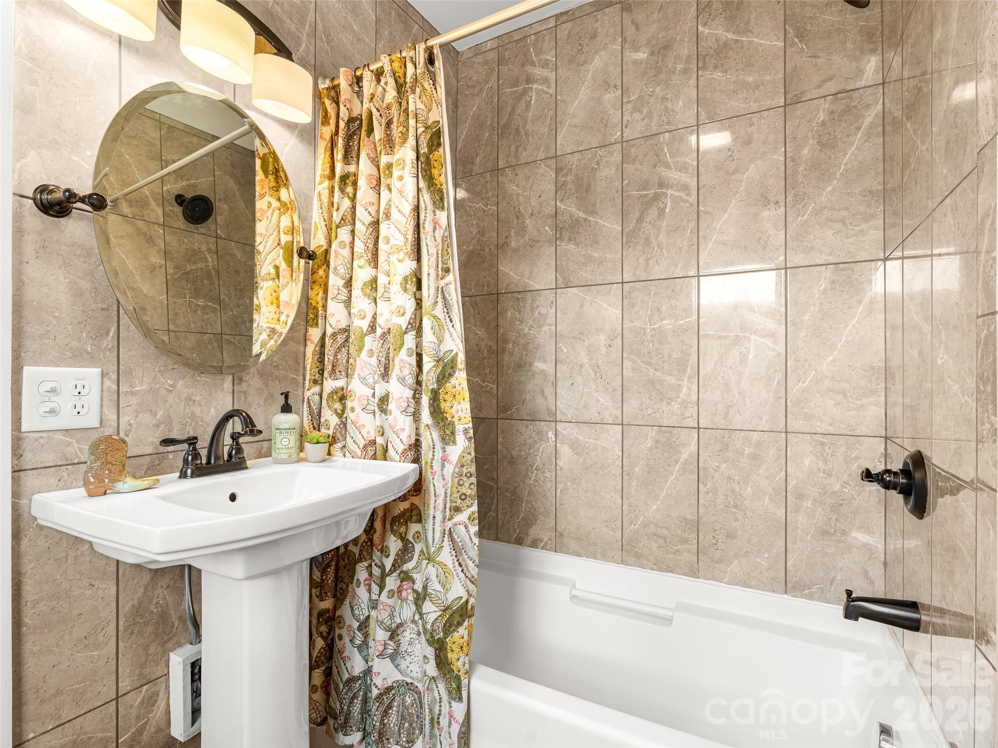 148 Sand Hill Road — Asheville