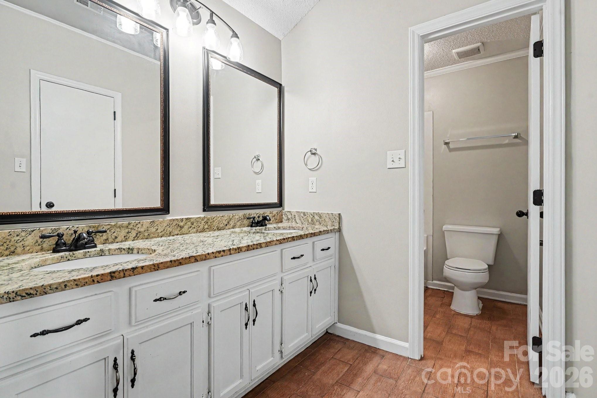 10826 Hunters Trace Court — Charlotte