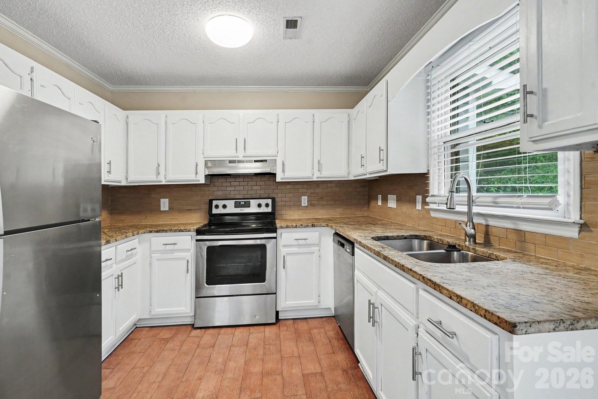 10826 Hunters Trace Court — Charlotte