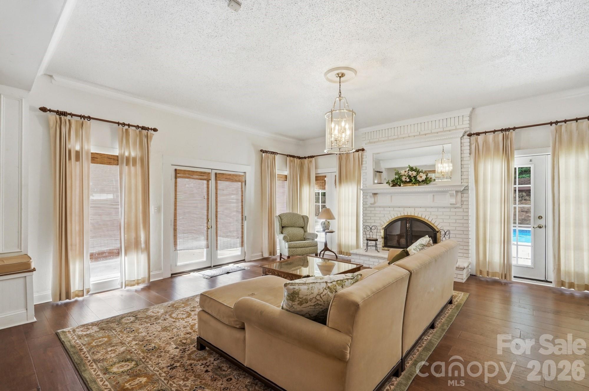 185 Hillcrest Avenue SE — Concord
