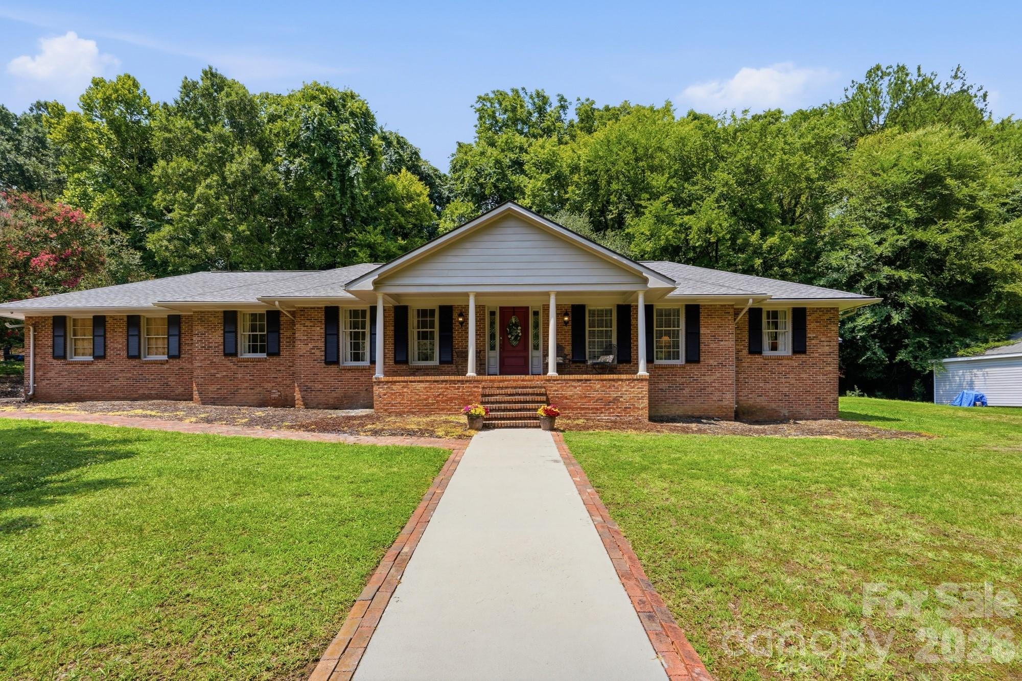 185 Hillcrest Avenue SE — Concord