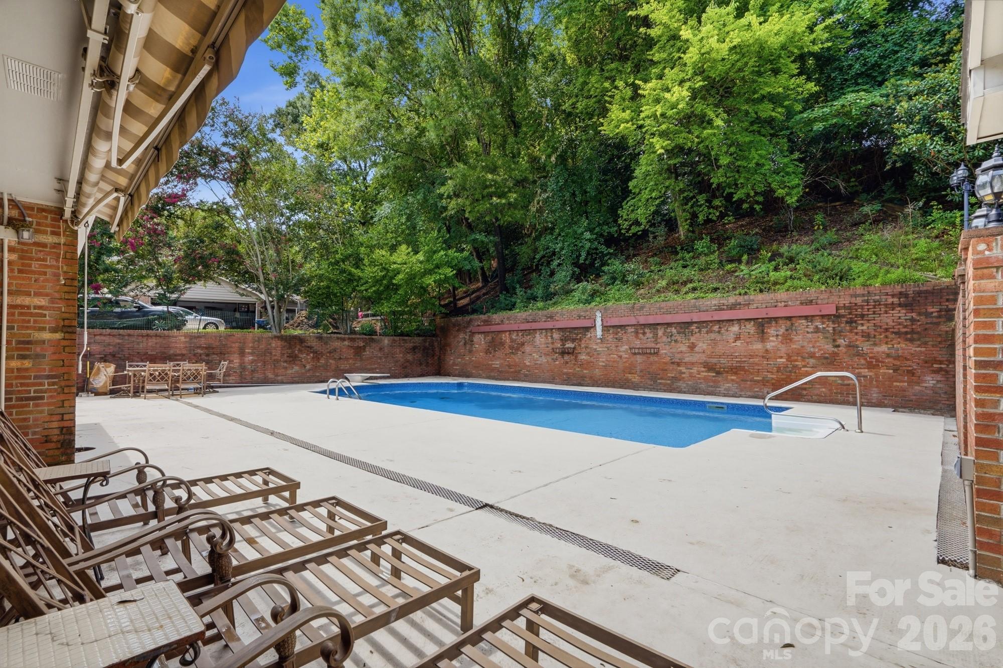 185 Hillcrest Avenue SE — Concord