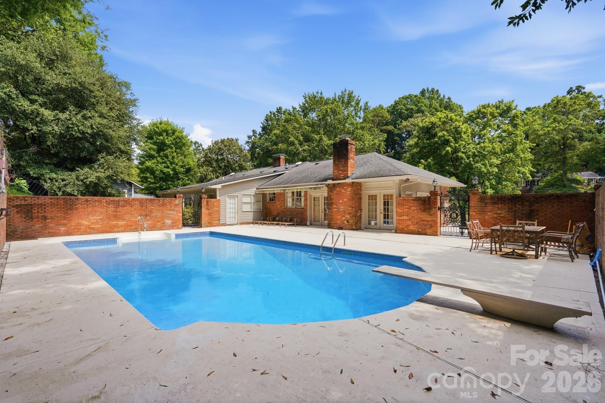 185 Hillcrest Avenue SE — Concord