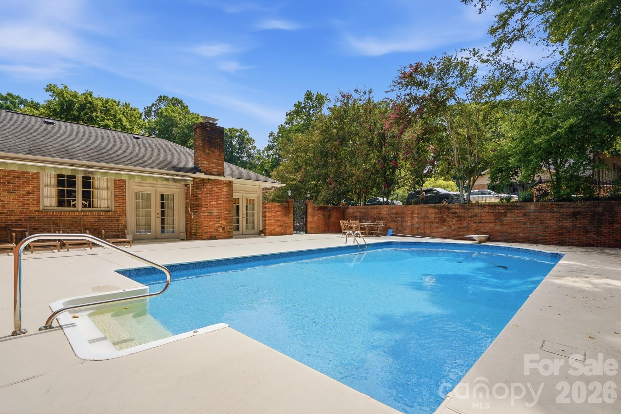 185 Hillcrest Avenue SE — Concord
