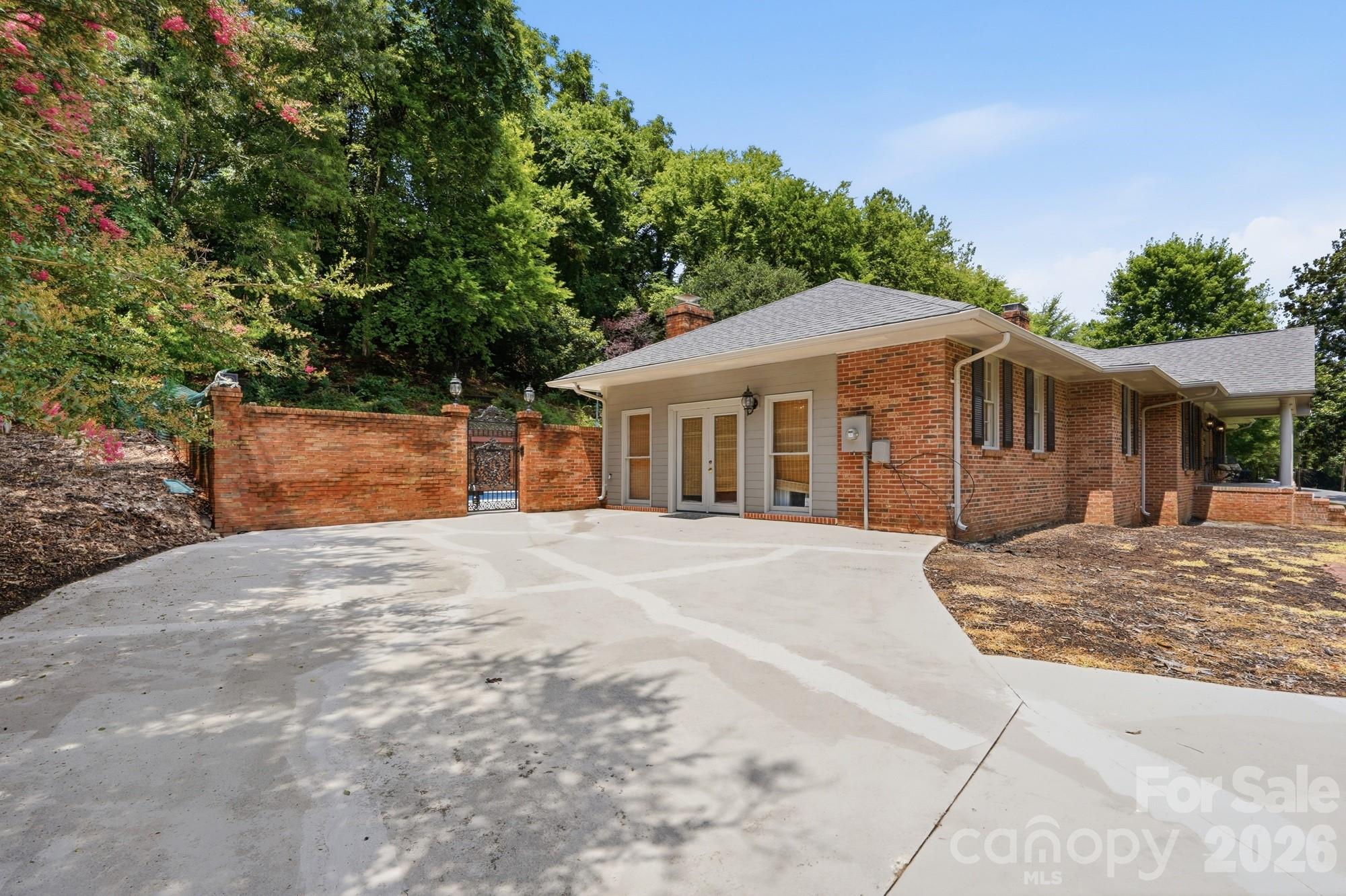 185 Hillcrest Avenue SE — Concord