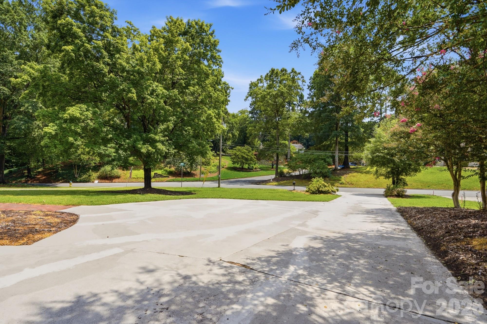 185 Hillcrest Avenue SE — Concord