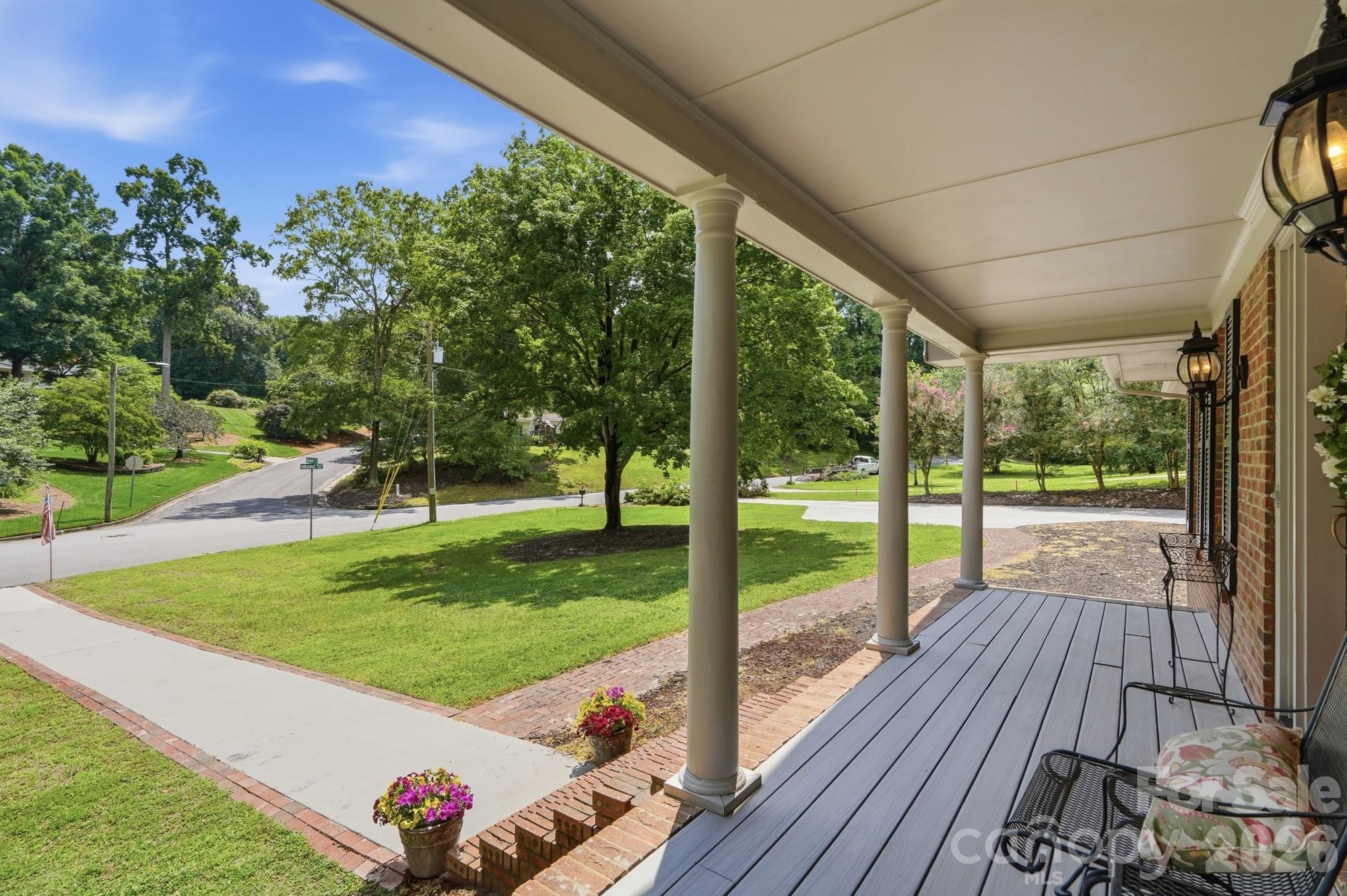 185 Hillcrest Avenue SE — Concord