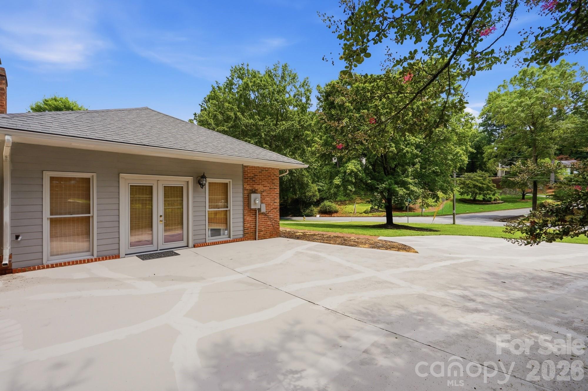 185 Hillcrest Avenue SE — Concord