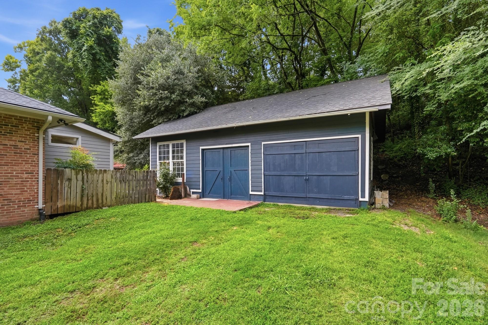 185 Hillcrest Avenue SE — Concord