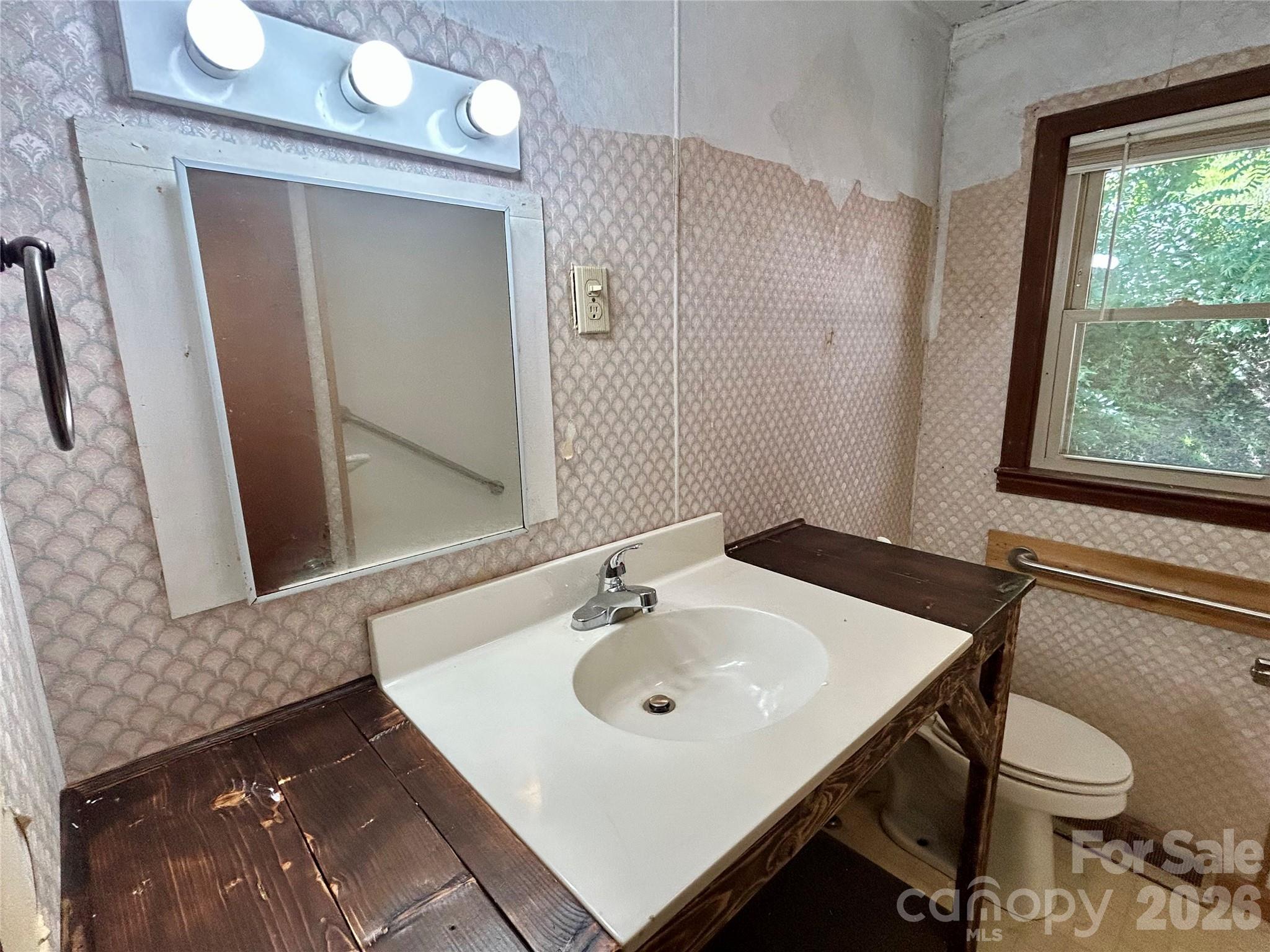 169 Double Island Road — Burnsville