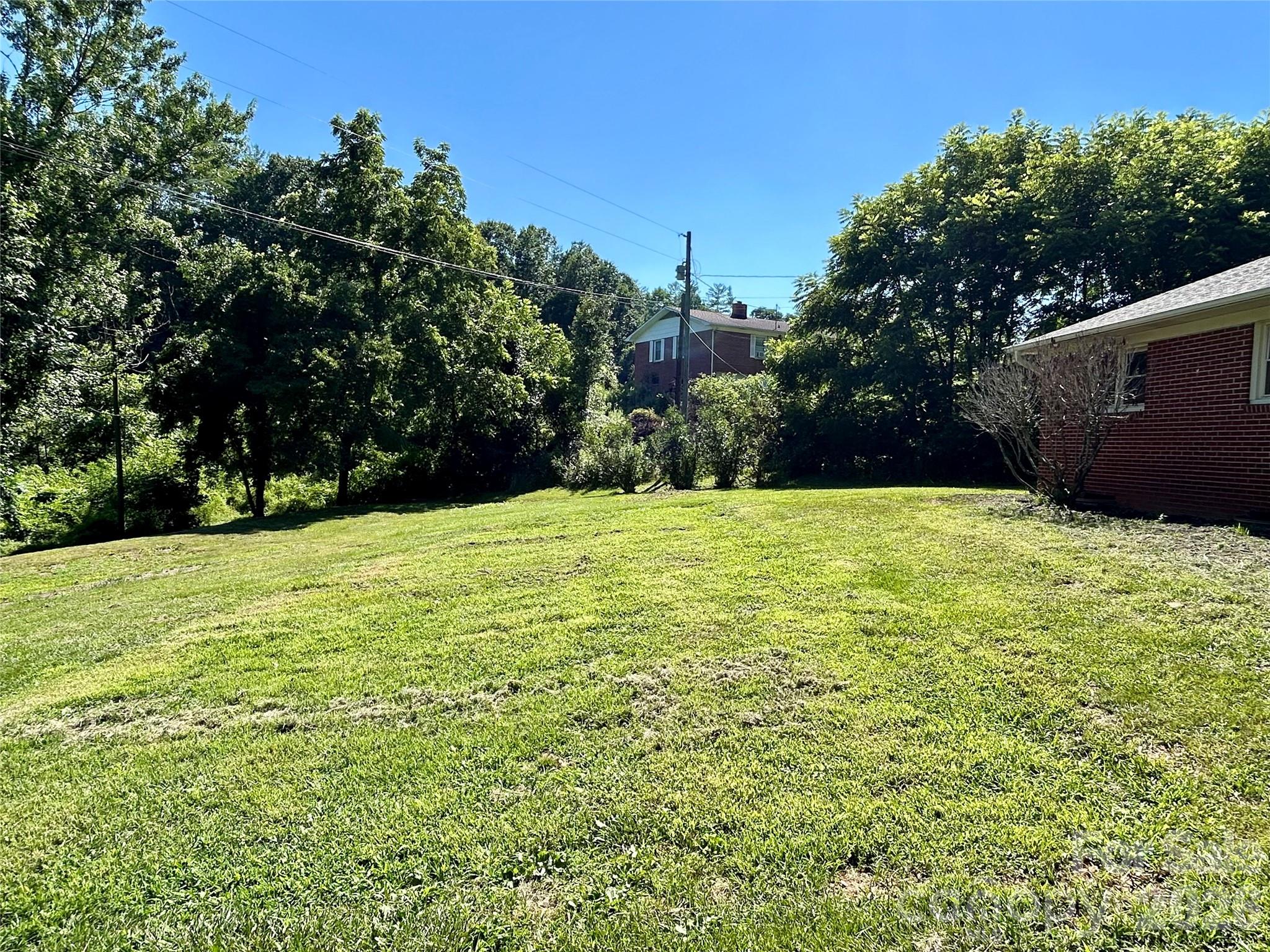 169 Double Island Road — Burnsville
