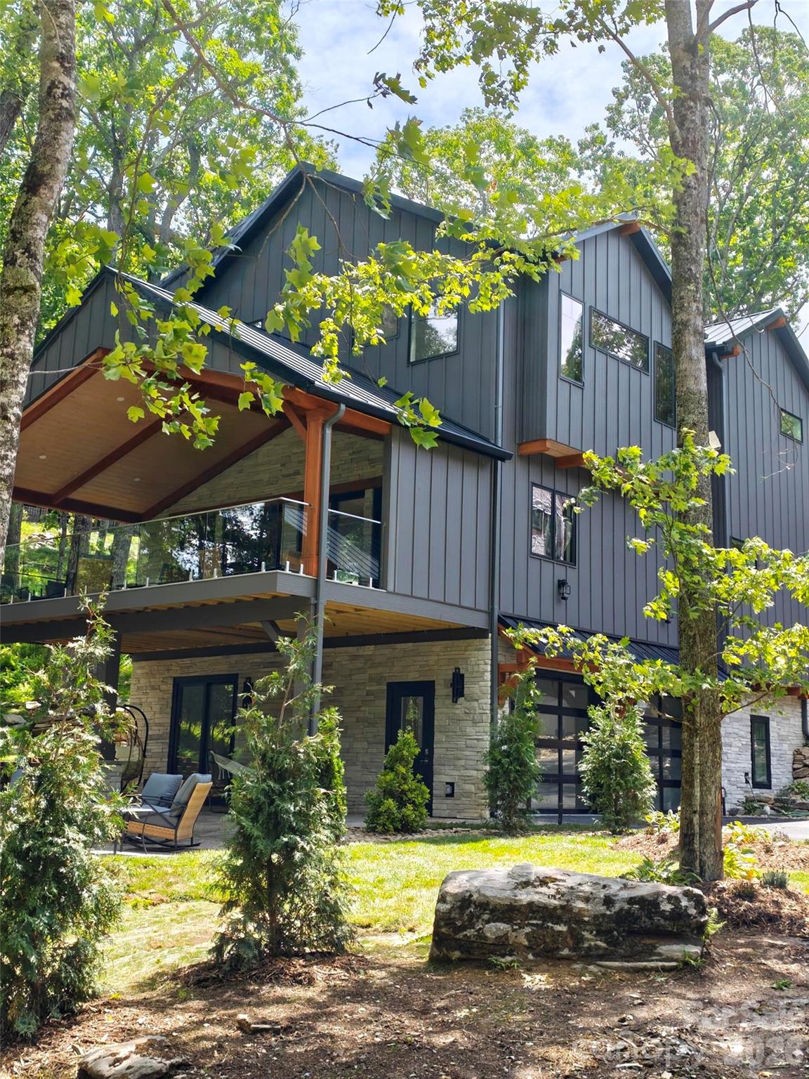 475 State View Road — Boone