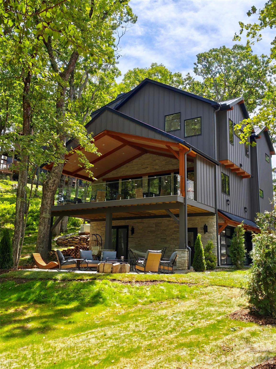 475 State View Road — Boone