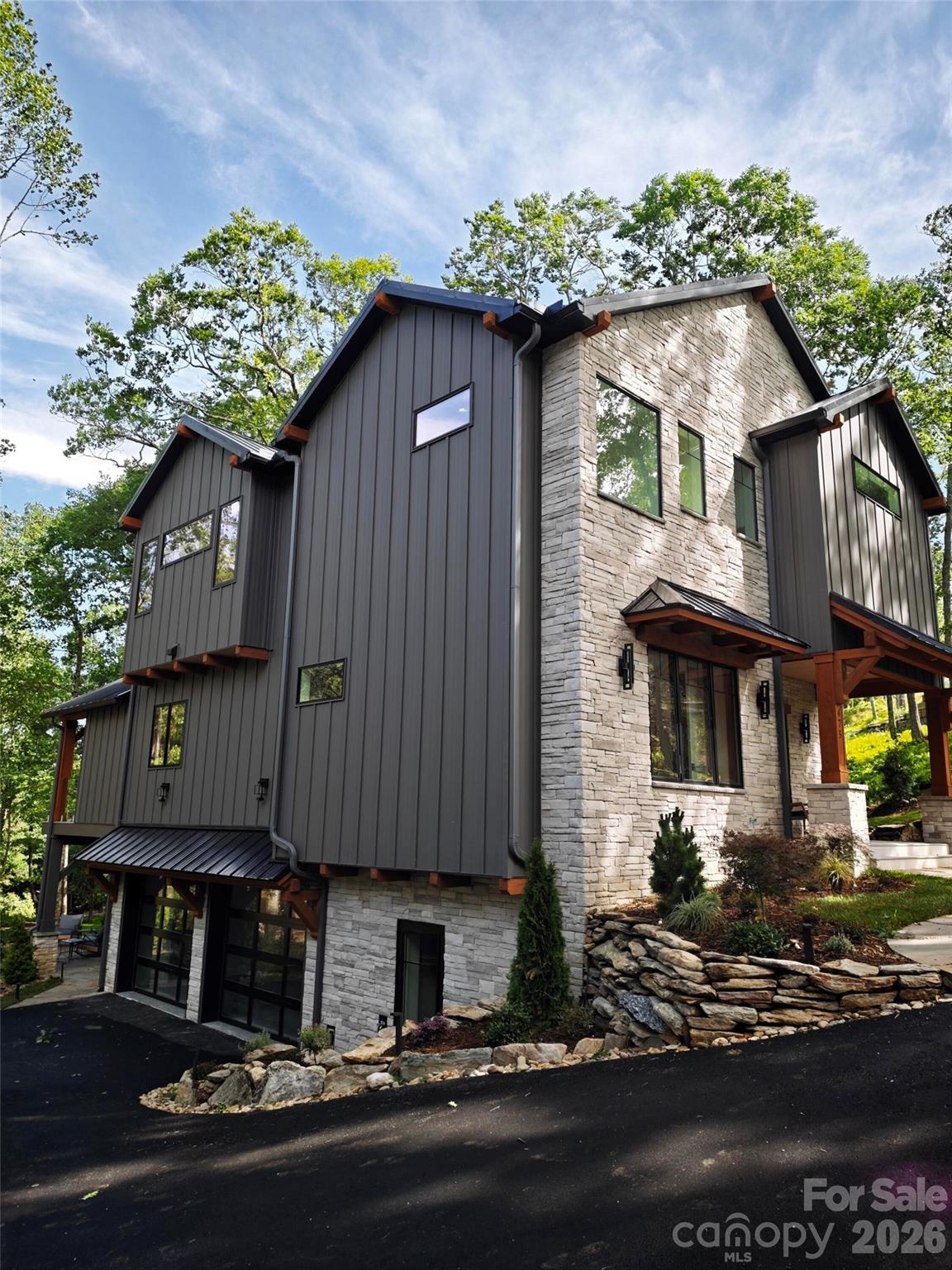 475 State View Road — Boone