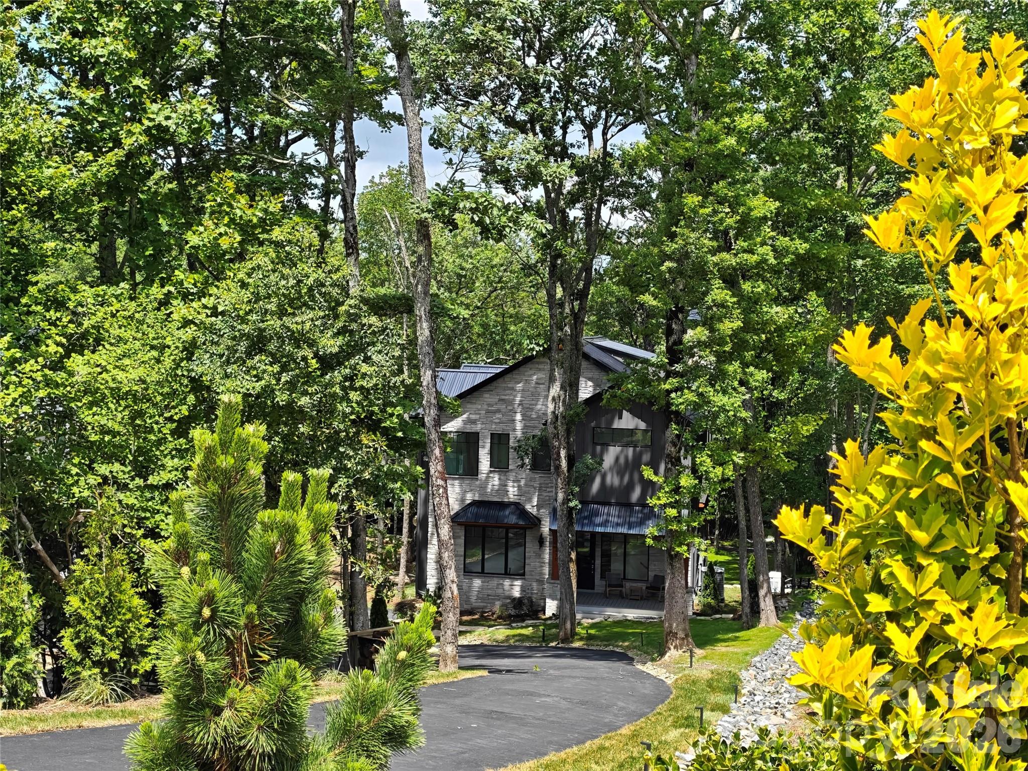 475 State View Road — Boone