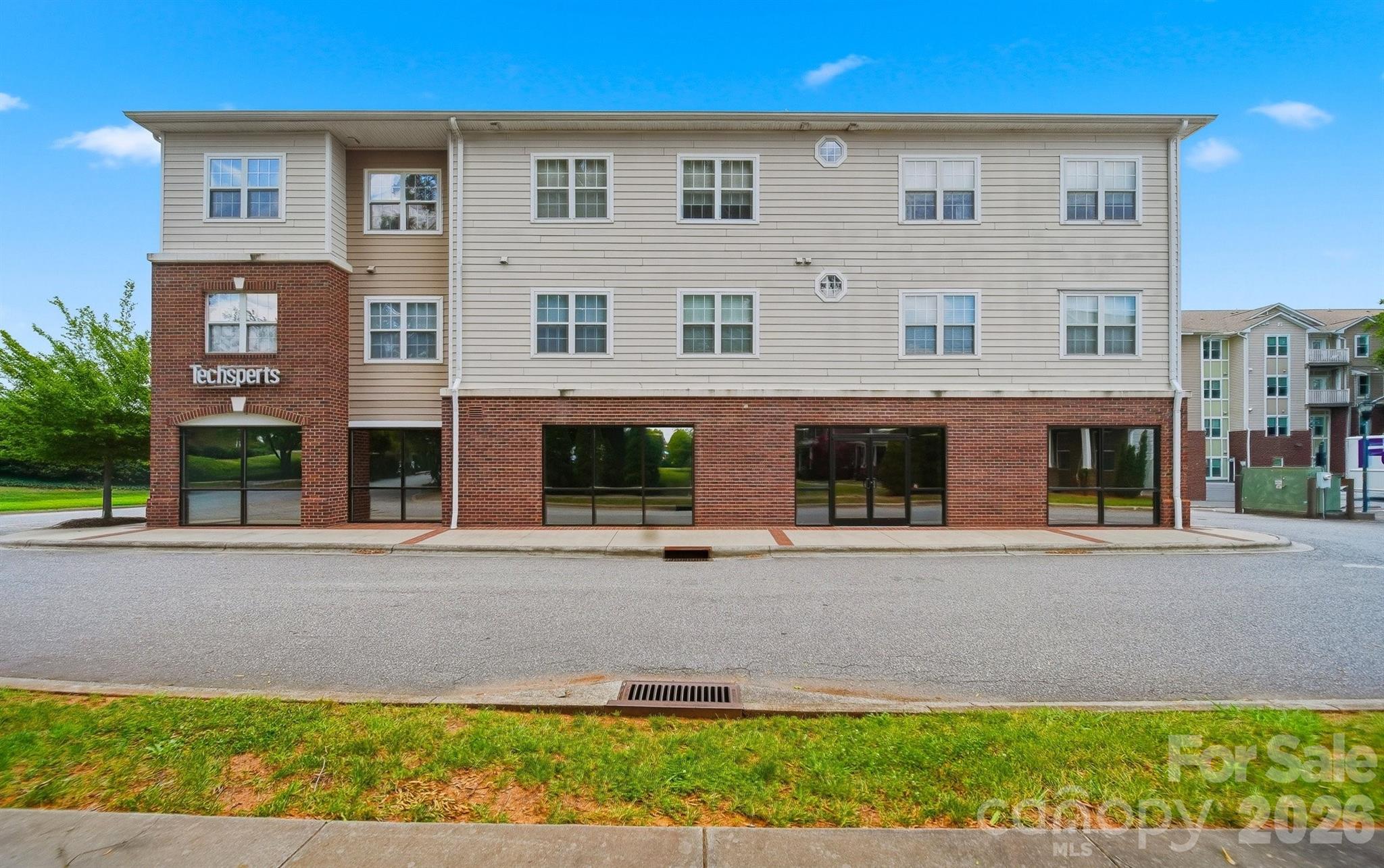 1410 4th Street Drive NW #304 — Hickory