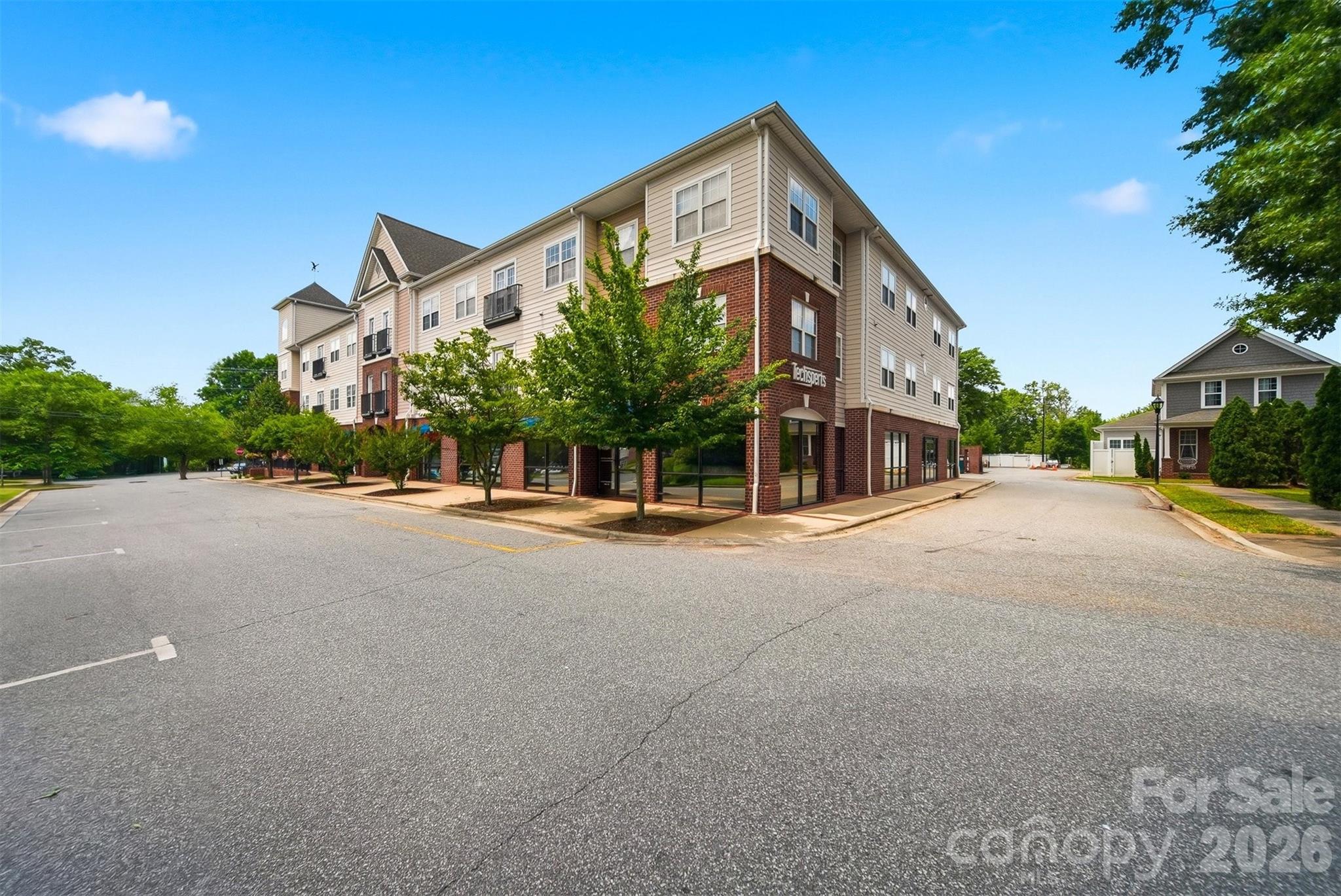 1410 4th Street Drive NW #304 — Hickory