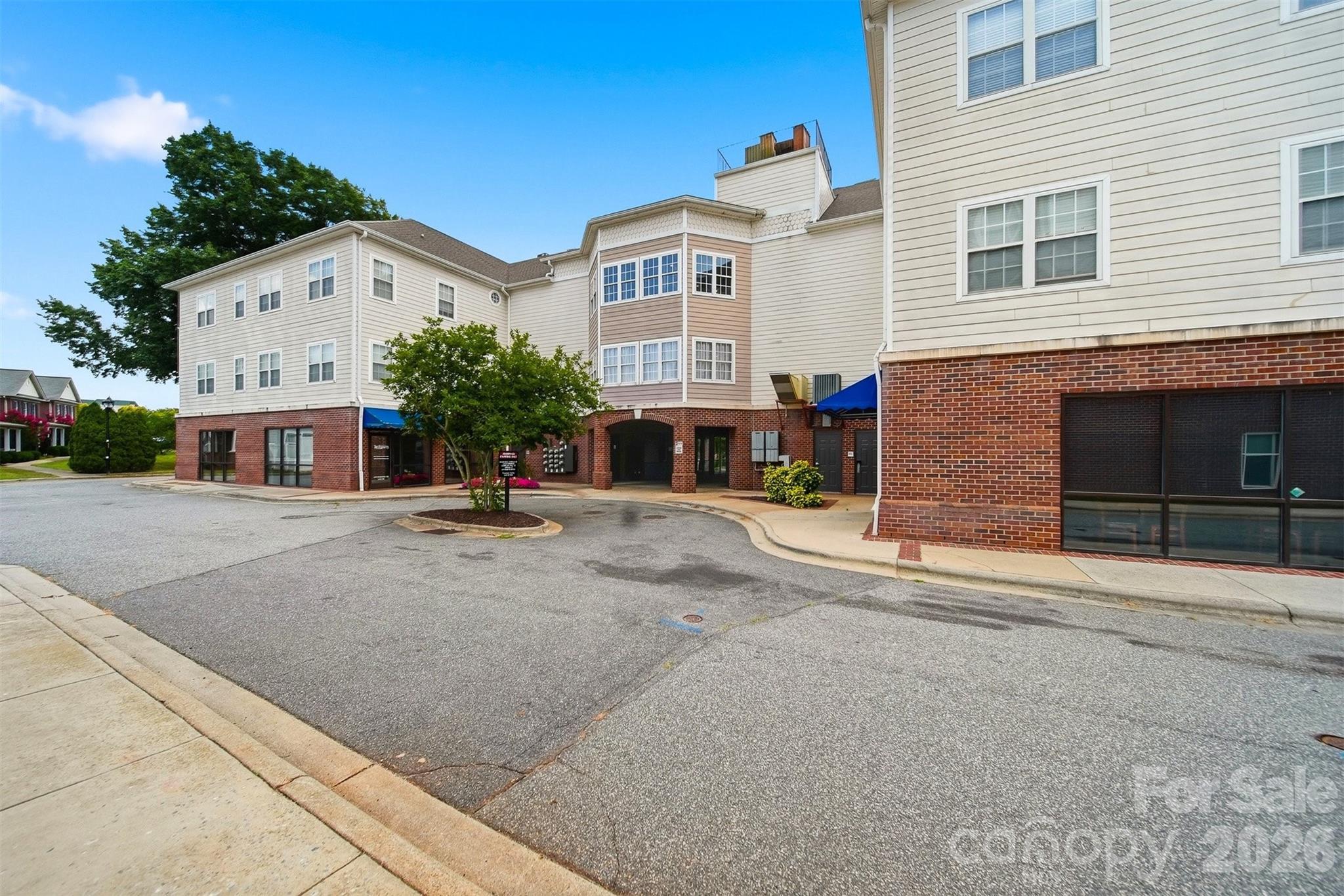 1410 4th Street Drive NW #304 — Hickory