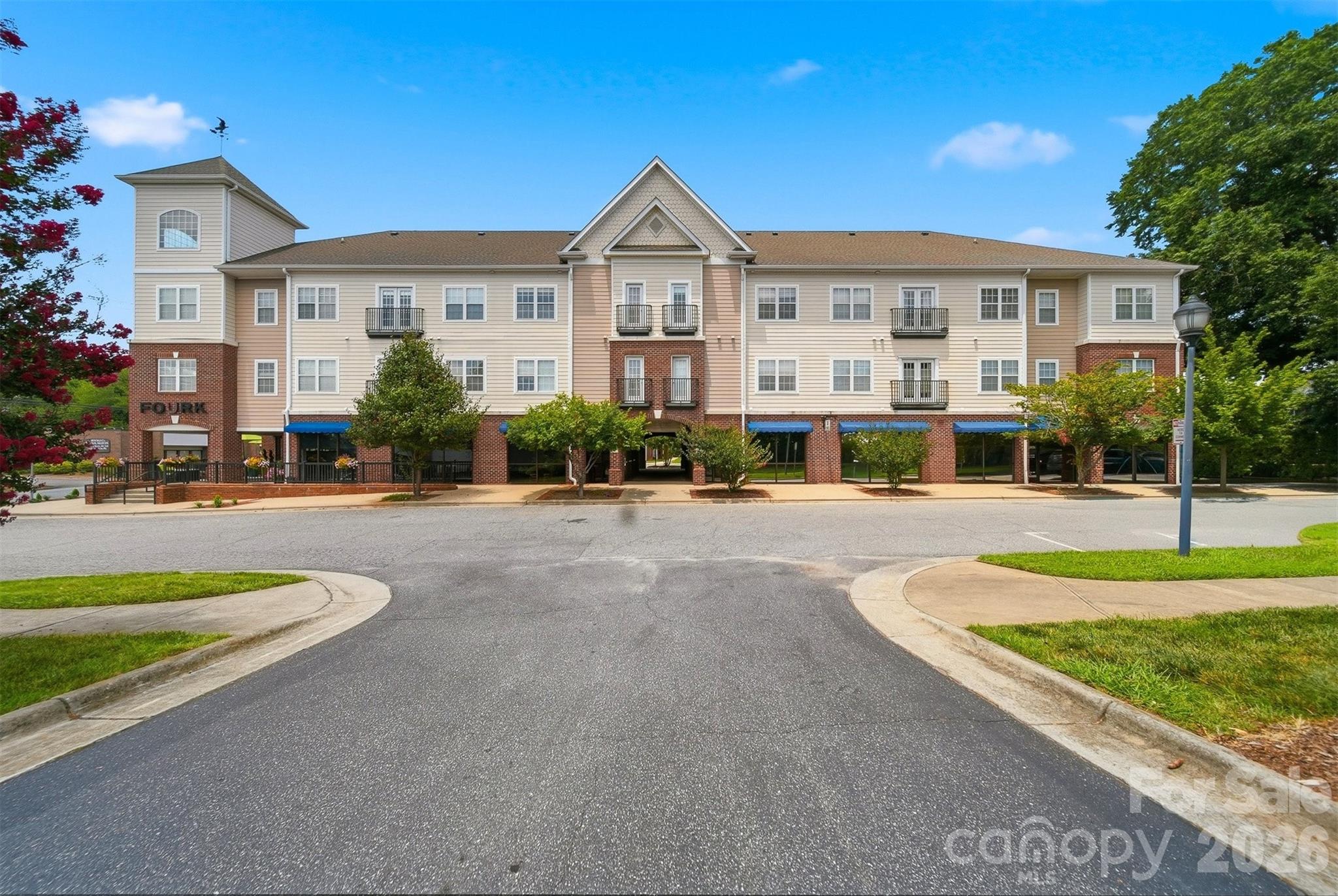 1410 4th Street Drive NW #304 — Hickory
